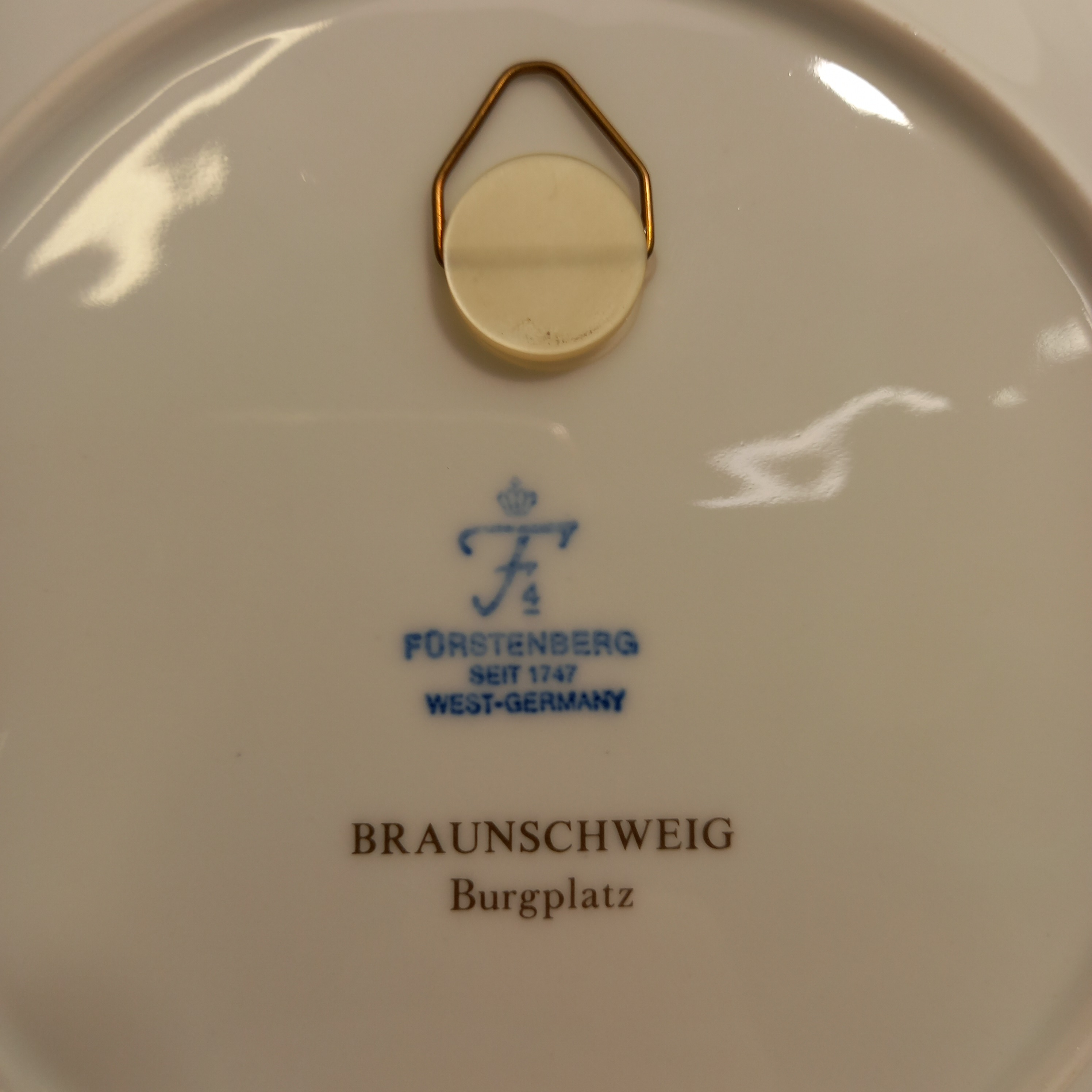 Voir photo 4 de Assiette décorative murale en porcelaine, de marque Forstenberg (Allemagne de l'Ouest) Assiette décorative murale en porcelaine, de marque Forstenberg (Allemagne de l'Ouest) Très bon état reconditionné photo 4