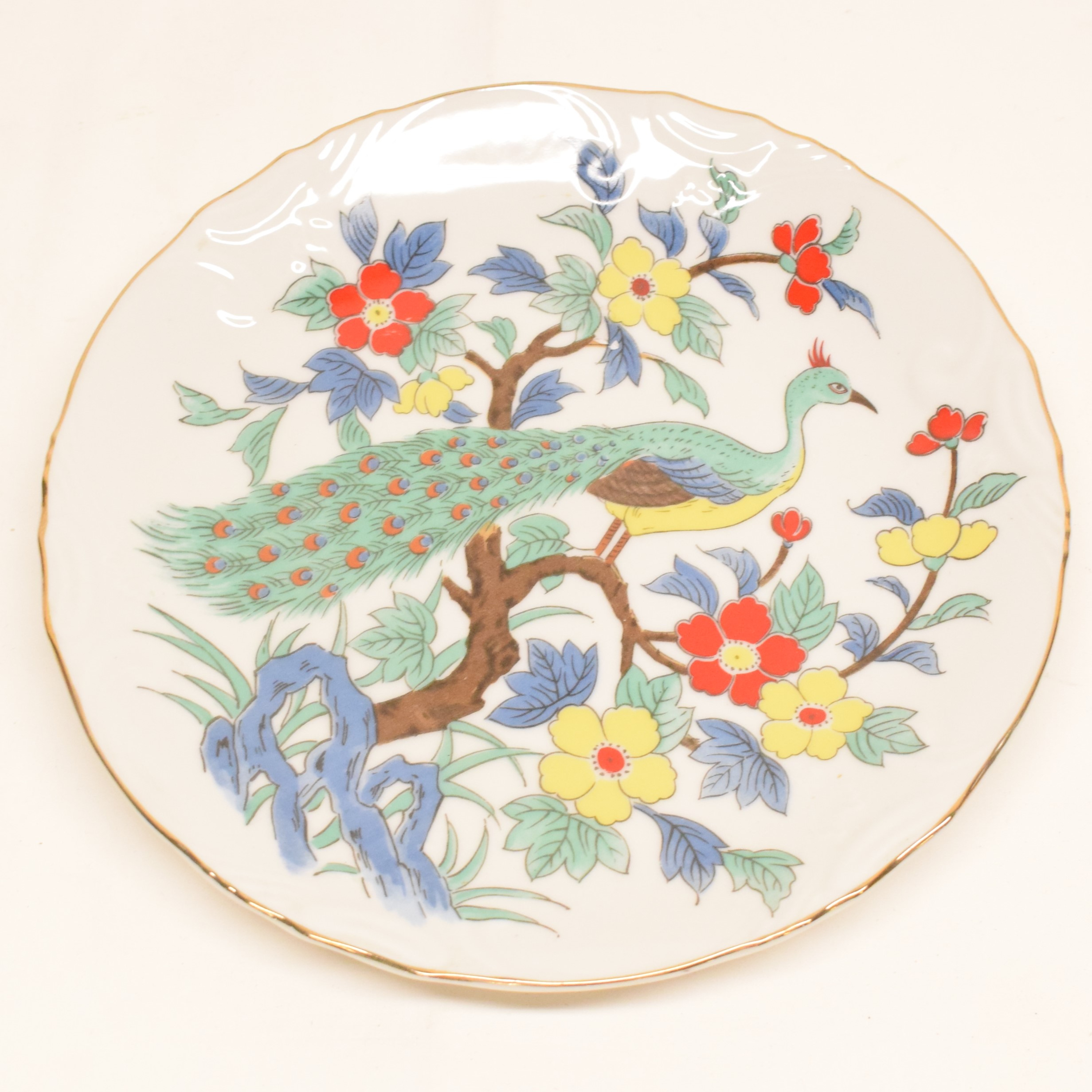 Acheter Assiette décorative paon sur branches fleurie fabriqué au Japon Bon état - 10,00 € Assiette décorative paon sur branches fleurie fabriqué au Japon Bon état reconditionné disponible sur Label Emmaüs