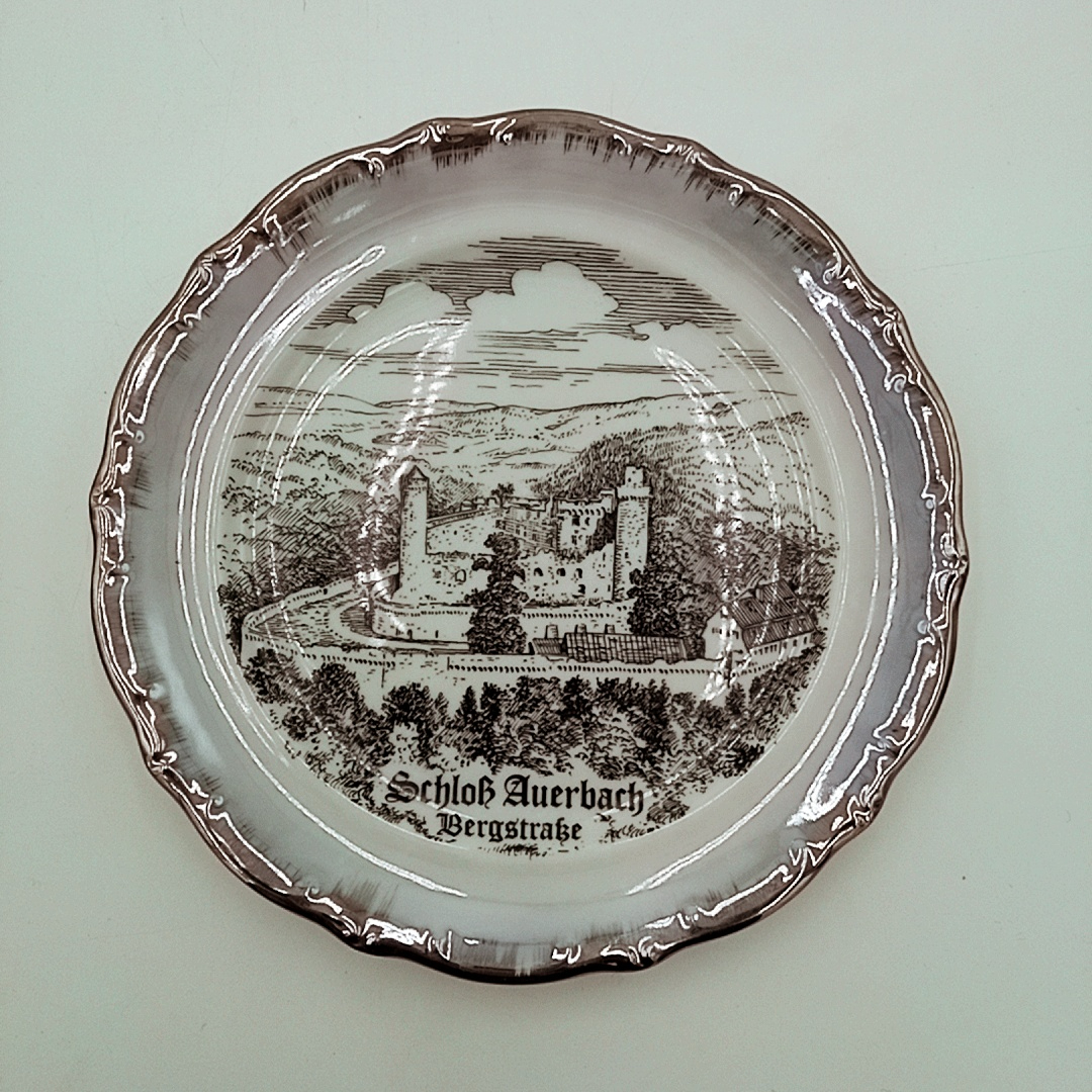 Acheter Assiette décorative Schloh Auerlach - Bavara Germany Bergstake Très bon état - 11,00 € Assiette décorative Schloh Auerlach - Bavara Germany Bergstake Très bon état reconditionné disponible sur Label Emmaüs
