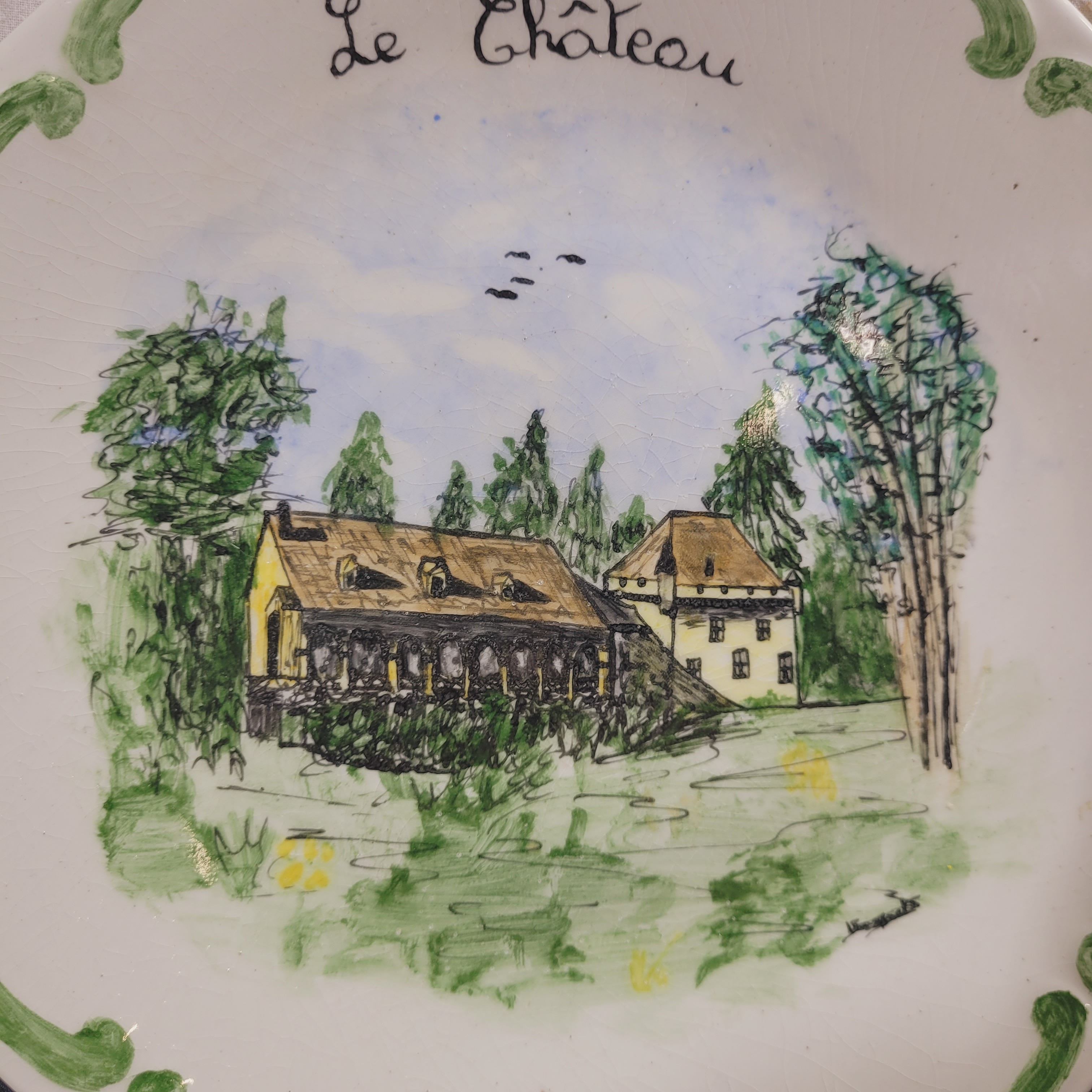 Voir photo 2 de Assiette décorative vintage peinte à la main – "Le Château de Frémouret" Assiette décorative vintage peinte à la main – "Le Château de Frémouret" Très bon état reconditionné photo 2