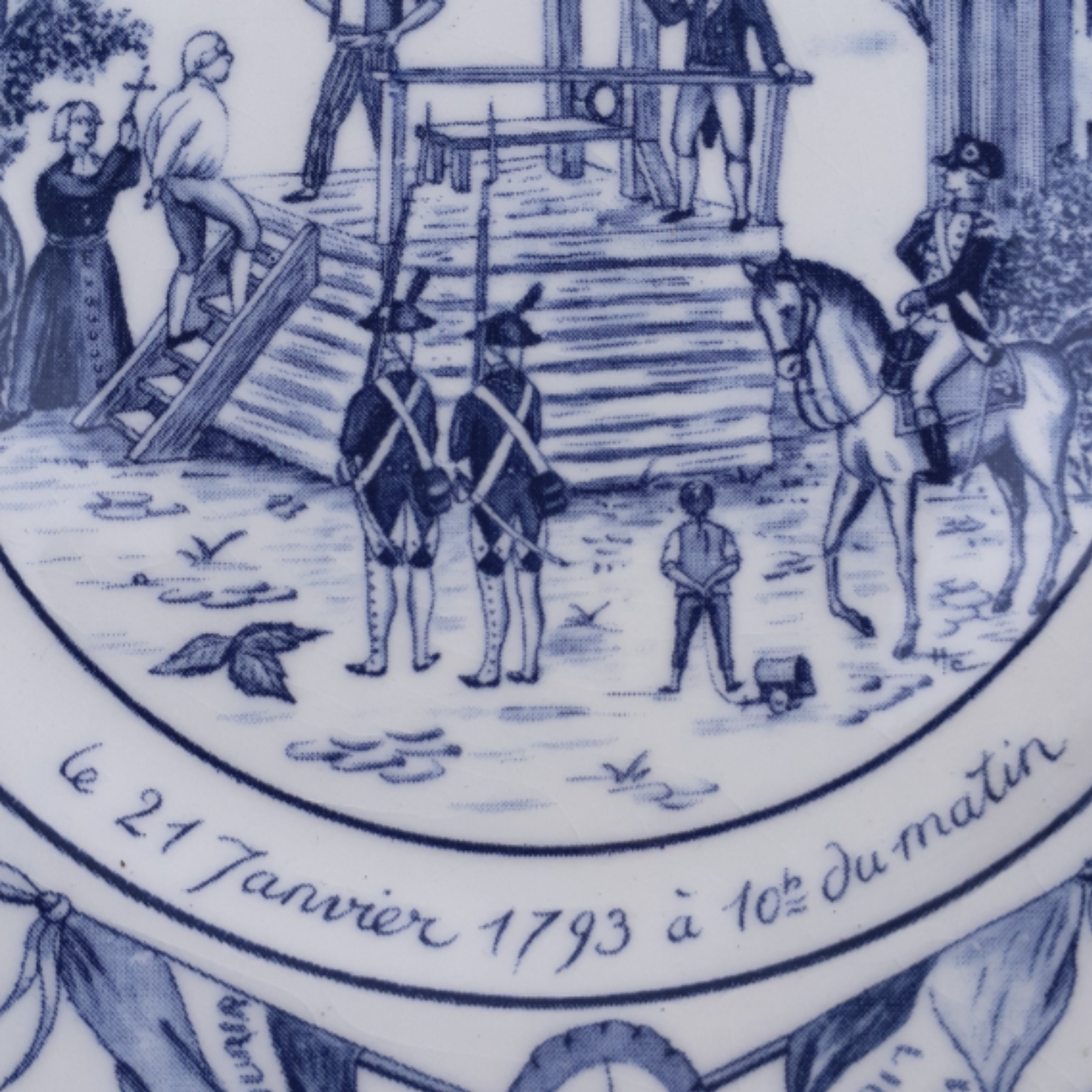 Voir photo 2 de Assiette en céramique - Louis XVI monte à l'échafaud Assiette en céramique - Louis XVI monte à l'échafaud Très bon état reconditionné photo 2