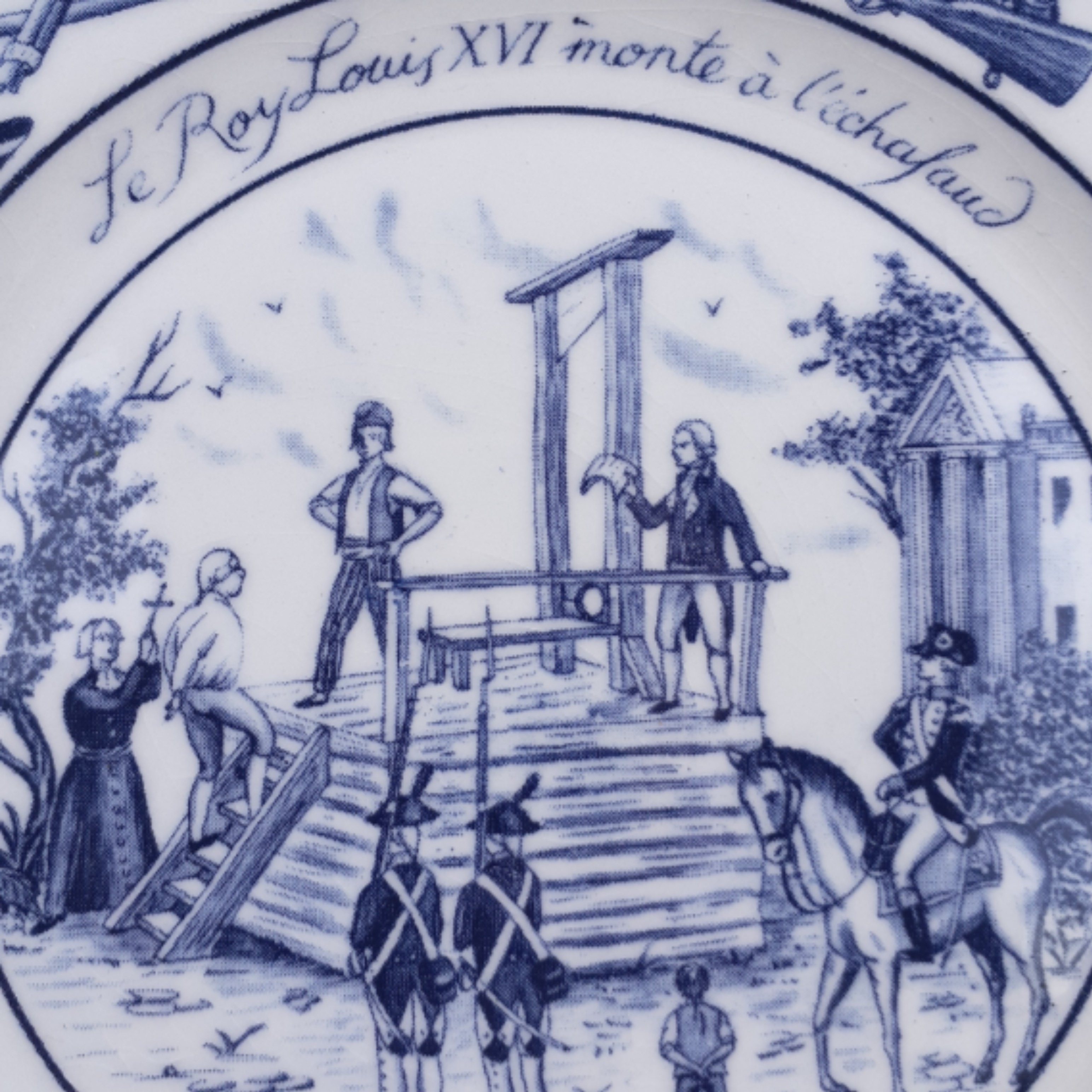 Voir photo 3 de Assiette en céramique - Louis XVI monte à l'échafaud Assiette en céramique - Louis XVI monte à l'échafaud Très bon état reconditionné photo 3