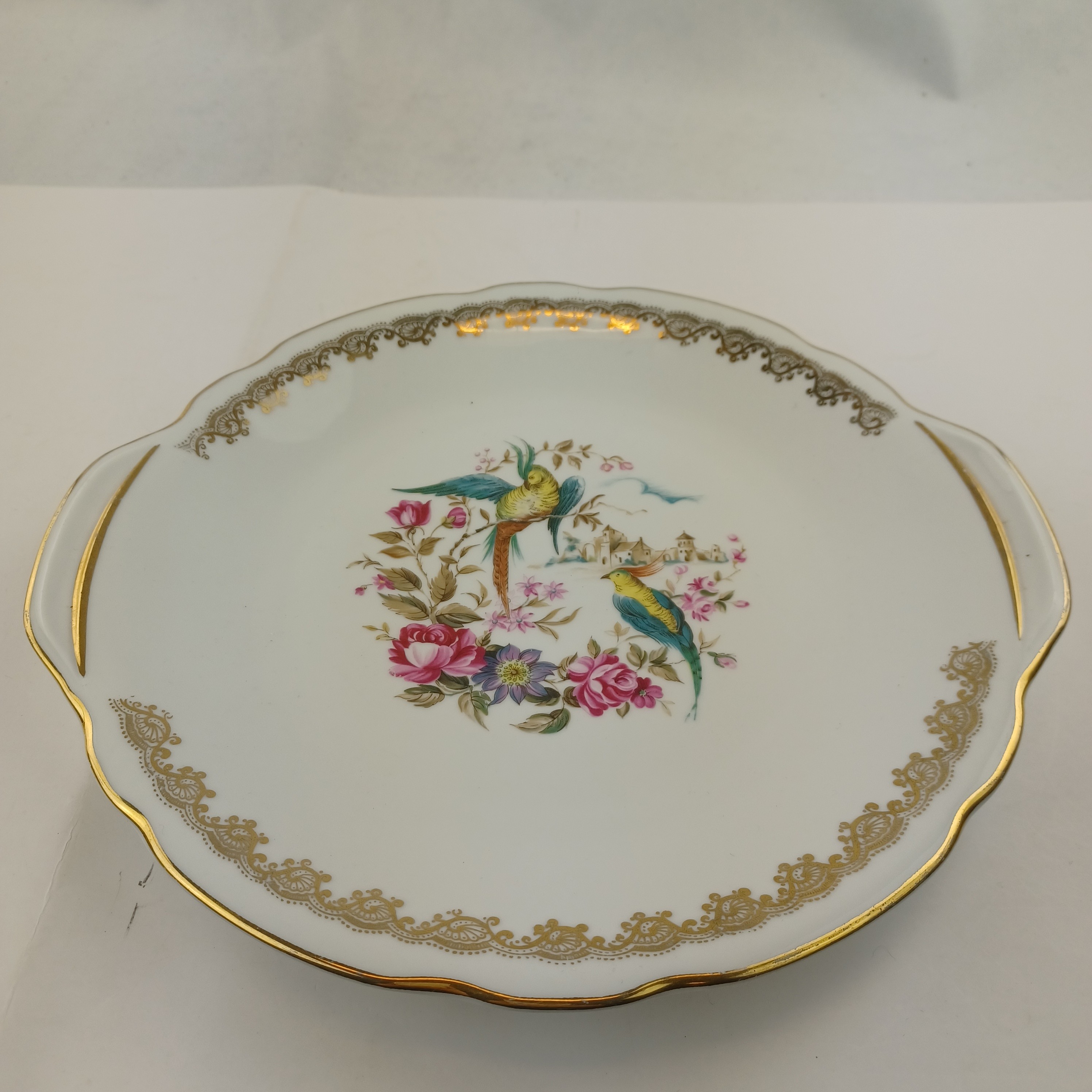 Voir photo 2 de Assiette française en véritable porcelaine de Chauvigny de 28cm avec deux oideaux sur des fleurs et des finitions dorées Assiette française en véritable porcelaine de Chauvigny de 28cm avec deux oideaux sur des fleurs et des finitions dorées reconditionné photo 2