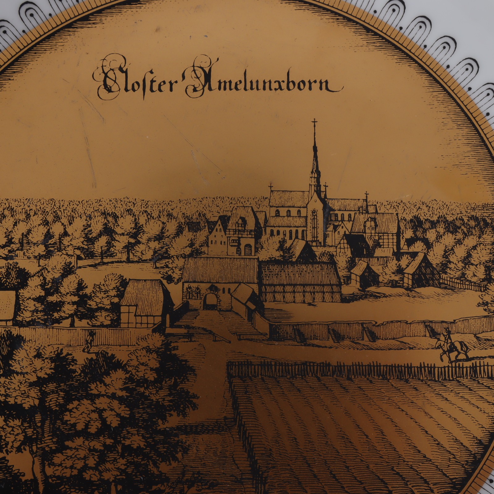 Voir photo 2 de Assiette Murale de Collection En Porcelaine de Fürstenberg – Kloster Amelunxborn Assiette Murale de Collection En Porcelaine de Fürstenberg – Kloster Amelunxborn Bon état reconditionné photo 2