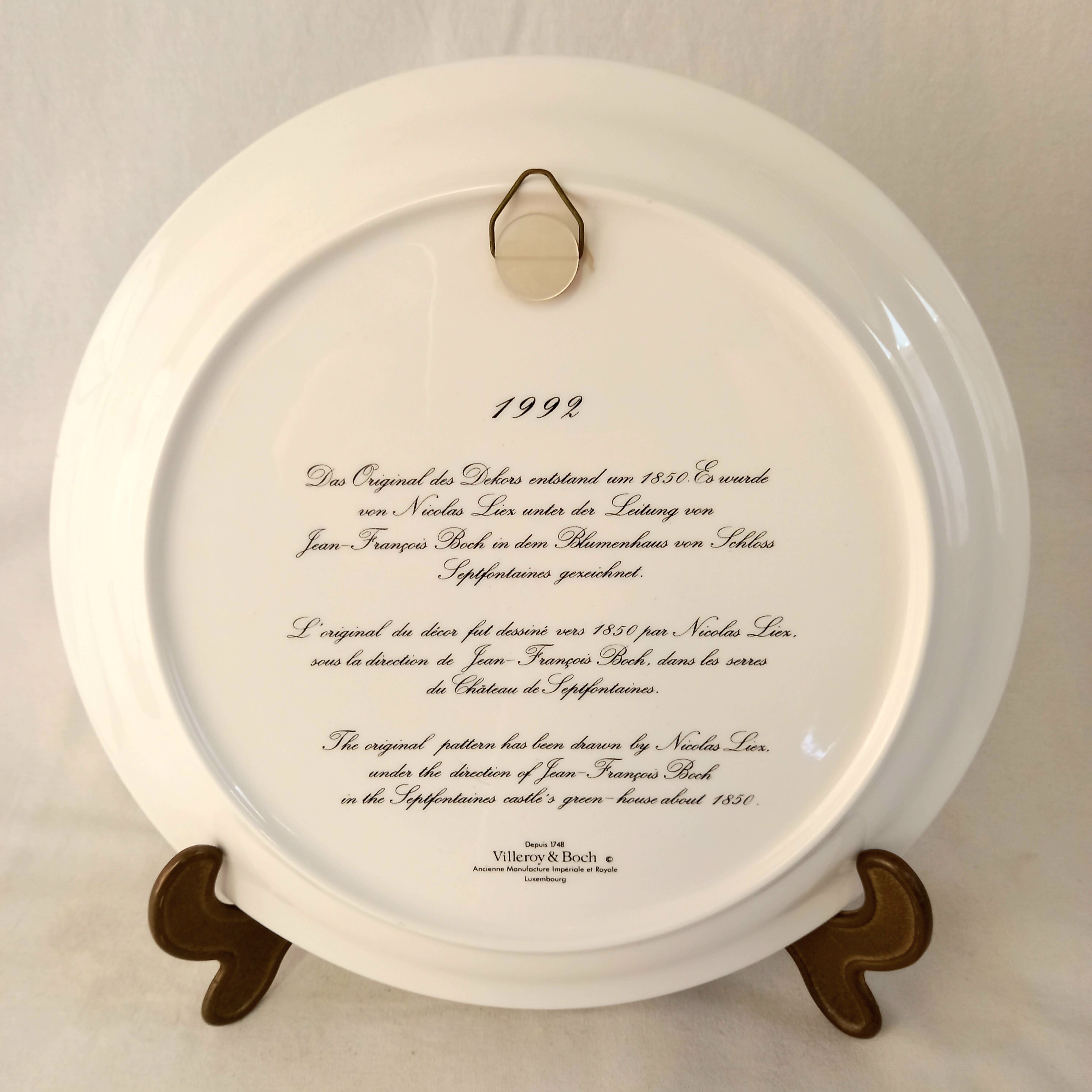 Voir photo 2 de Assiette murale décorative en porcelaine, de marque Villeroy & Boch, modèle "camellia", 1992 Assiette murale décorative en porcelaine, de marque Villeroy & Boch, modèle "camellia", 1992 reconditionné photo 2