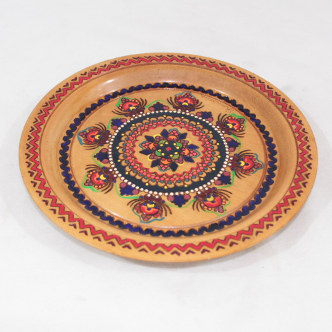 Assiette murale vintage en bois pyrogravé à la main florale Made in Romania Très bon état - 22,50 € Assiette murale vintage en bois pyrogravé à la main florale Made in Romania Très bon état reconditionné disponible sur Label Emmaüs