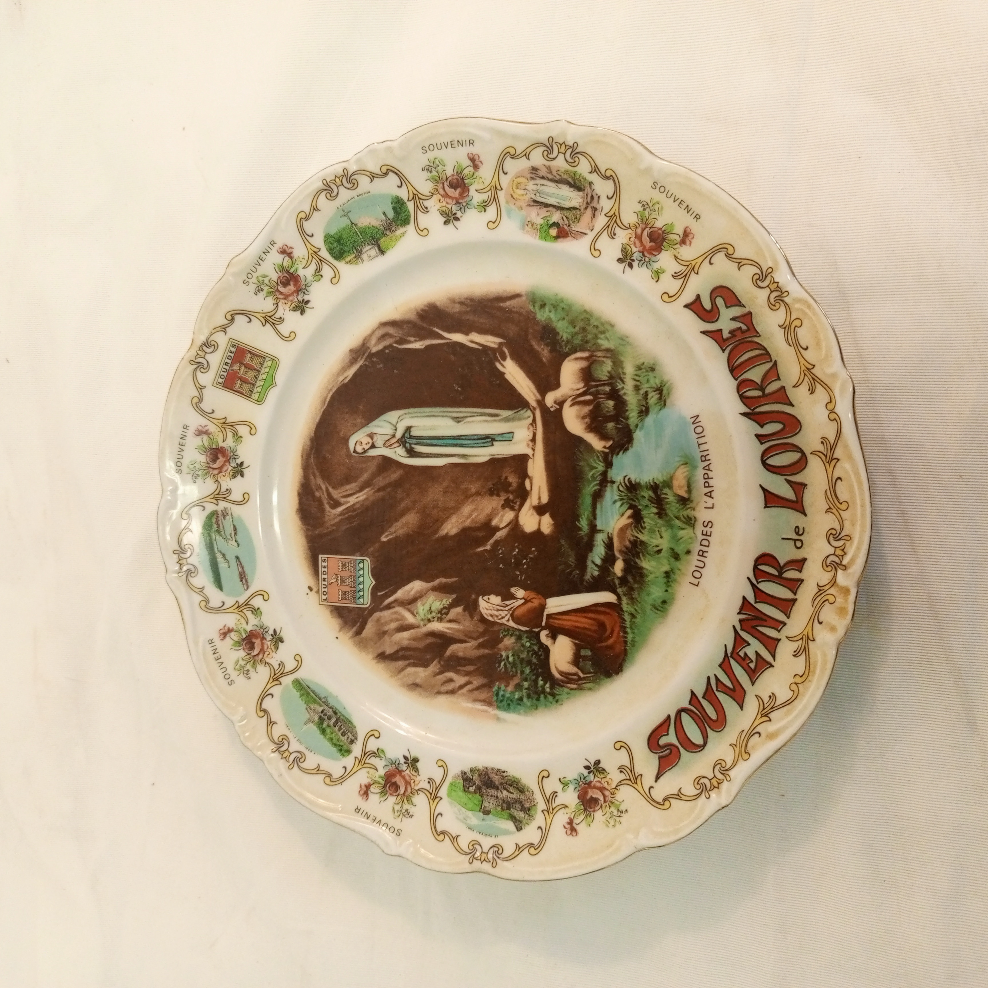 Voir photo 4 de Assiette Murale Vintage en Porcelaine Lourdes Assiette Murale Vintage en Porcelaine Lourdes État correct reconditionné photo 4