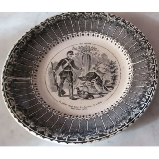 Assiette Parlante Opaque De Sarreguemines- Série Les Grèves- Le Gibier Vient Prier Les Chasseurs De Vouloir Bien Faire Grève- Diamètre 20cm Bon état reconditionné disponible sur Rakuten