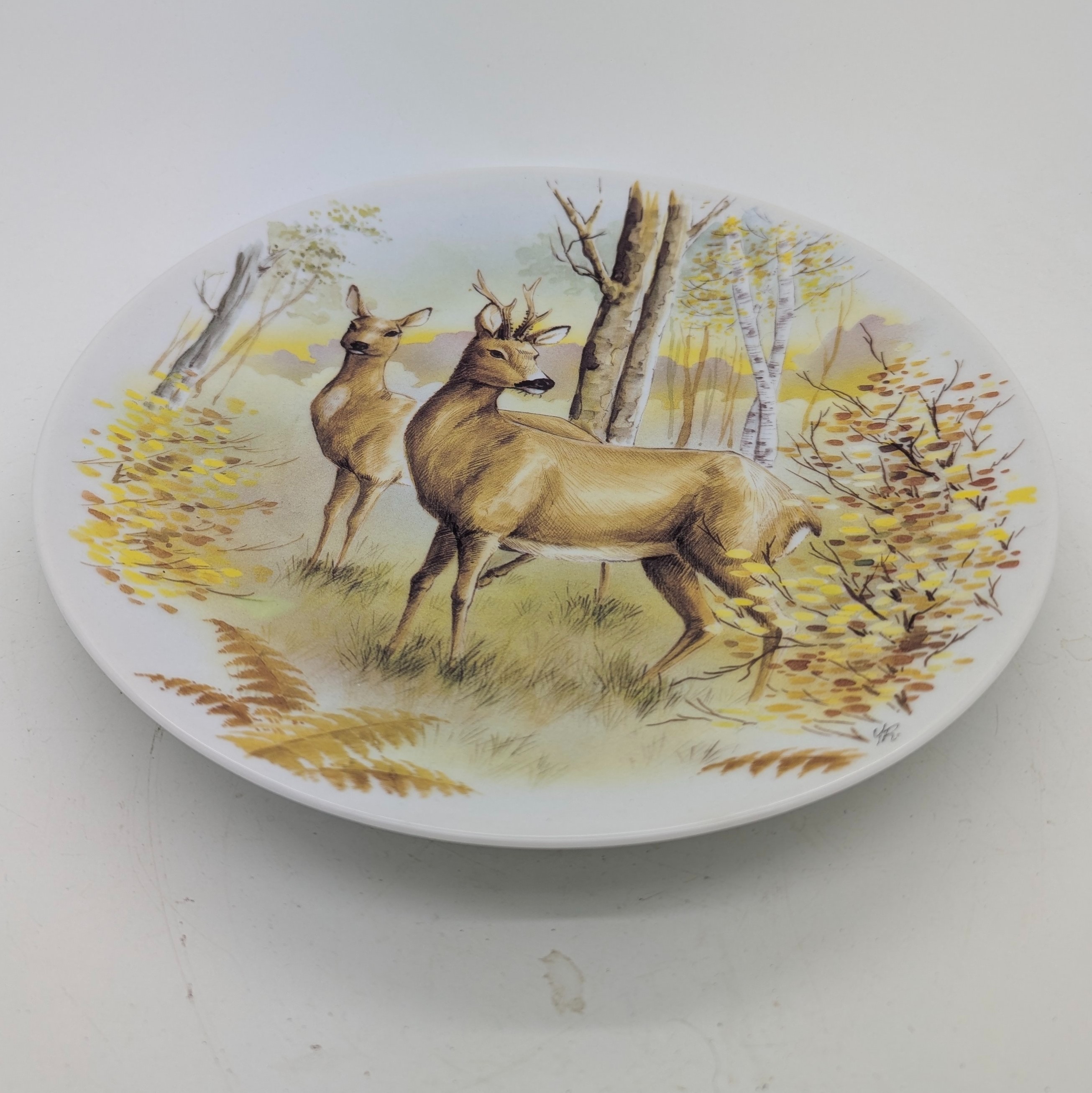 Voir photo 2 de Assiette plate décor chevreuil signée Assiette plate décor chevreuil signée Parfait état reconditionné photo 2