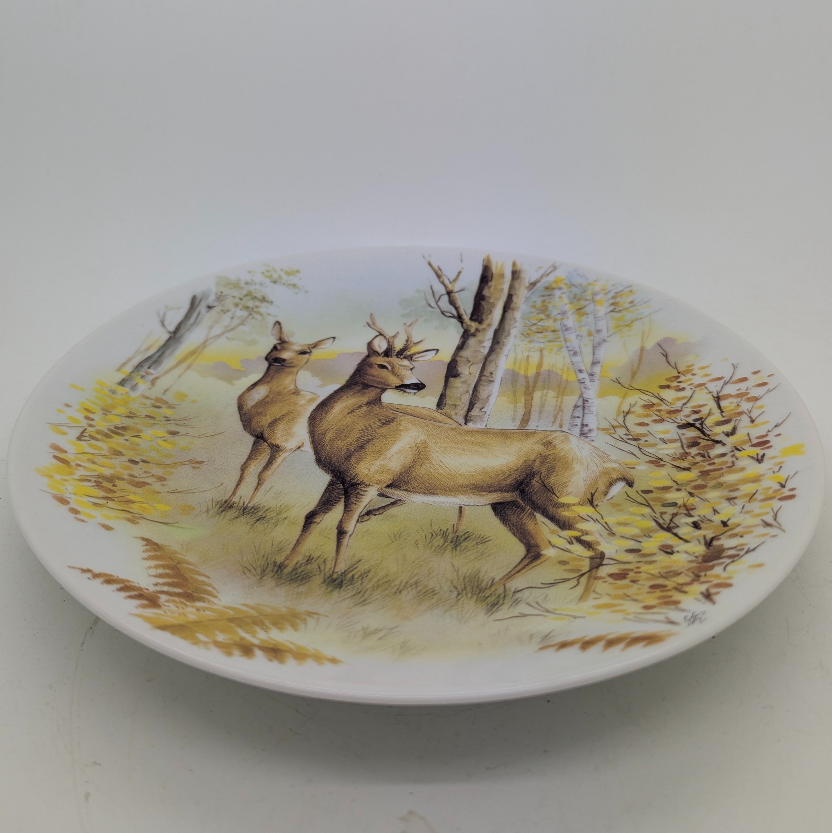 Voir photo 4 de Assiette plate décor chevreuil signée Assiette plate décor chevreuil signée Parfait état reconditionné photo 4
