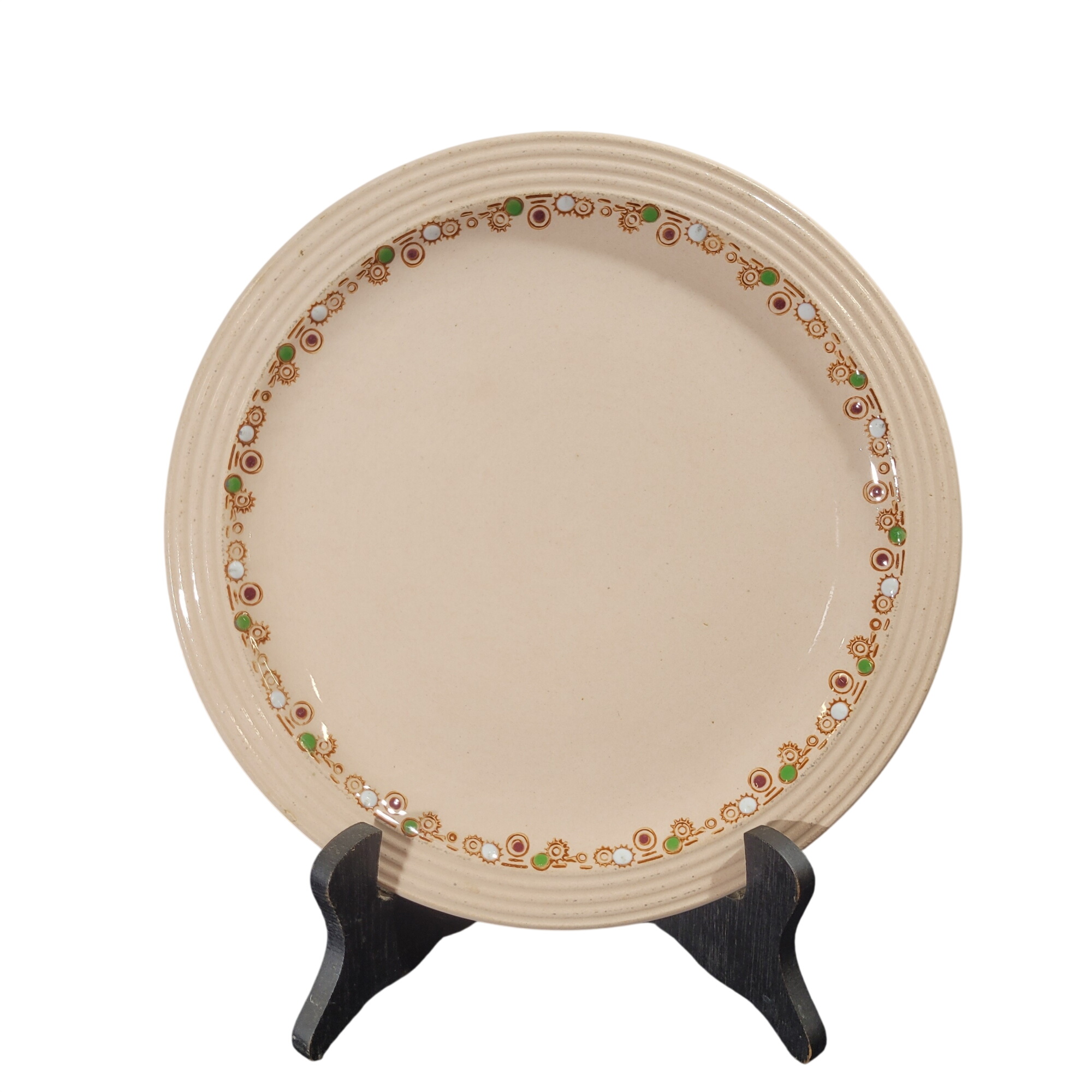 Acheter Assiette plate Longwy - Modèle "Betty" - Décor géométrique vintage Très bon état - 10,00 € Assiette plate Longwy - Modèle "Betty" - Décor géométrique vintage Très bon état reconditionné disponible sur Label Emmaüs