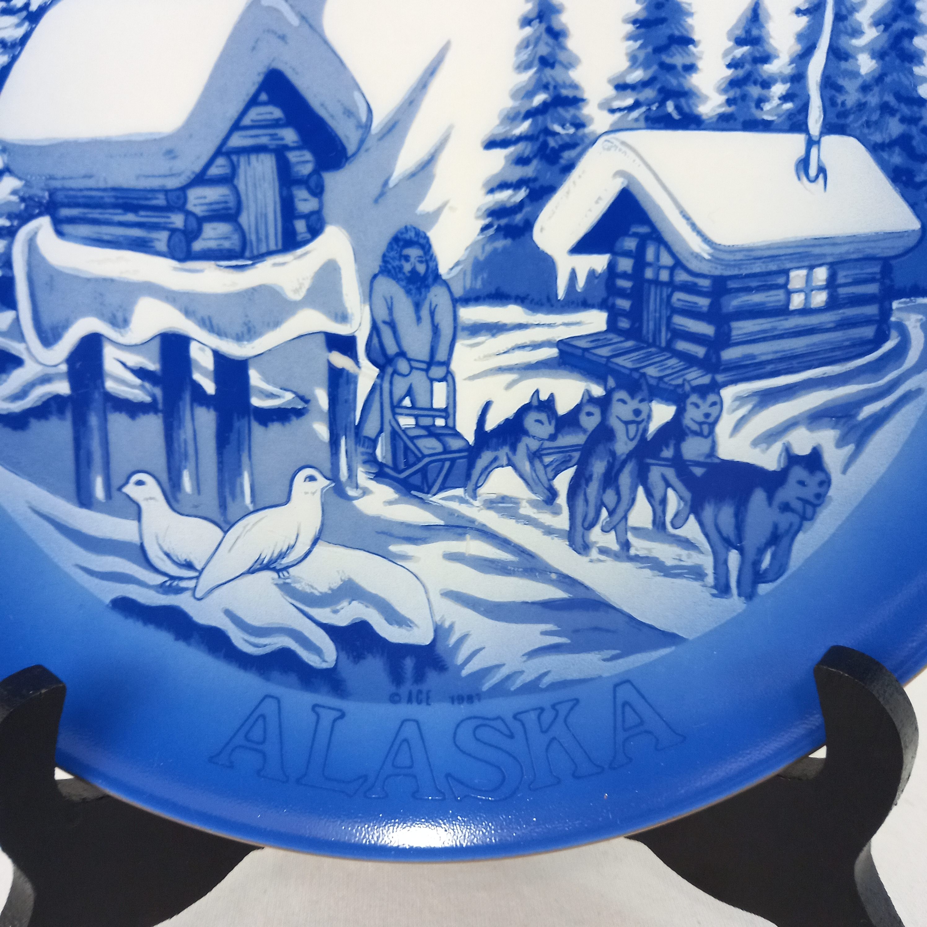 Voir photo 2 de Assiette souvenir décorative en porcelaine Alaska, fabriquée au Japon Assiette souvenir décorative en porcelaine Alaska, fabriquée au Japon reconditionné photo 2