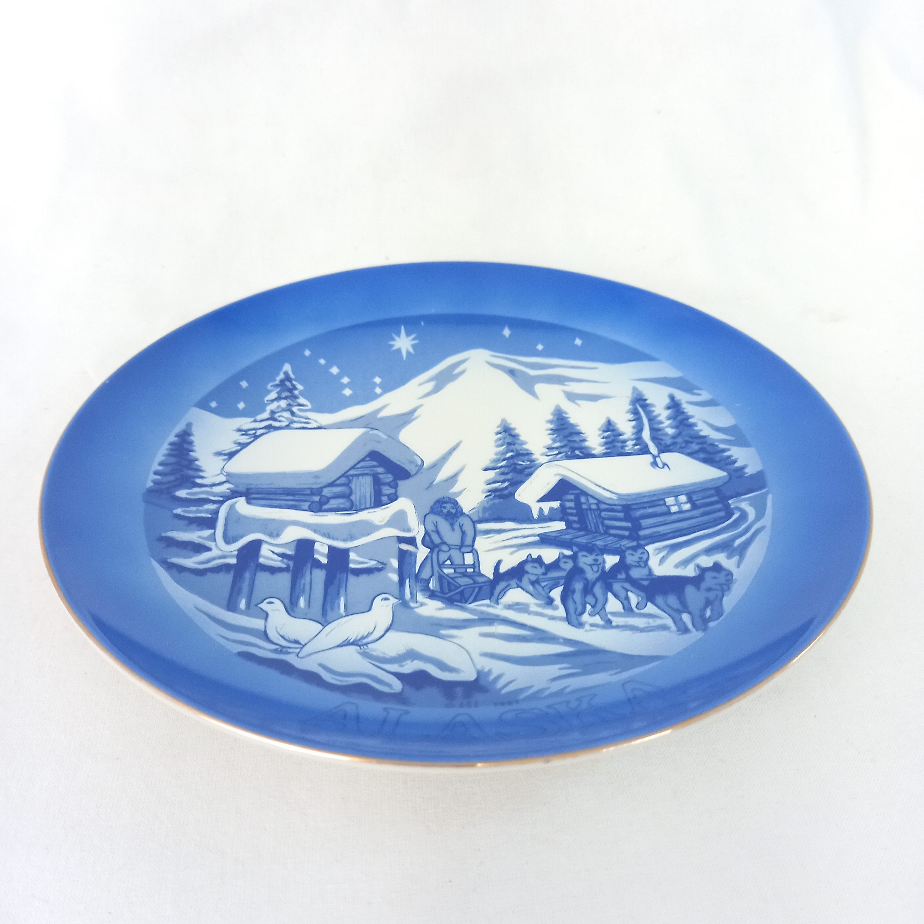 Voir photo 4 de Assiette souvenir décorative en porcelaine Alaska, fabriquée au Japon Assiette souvenir décorative en porcelaine Alaska, fabriquée au Japon reconditionné photo 4