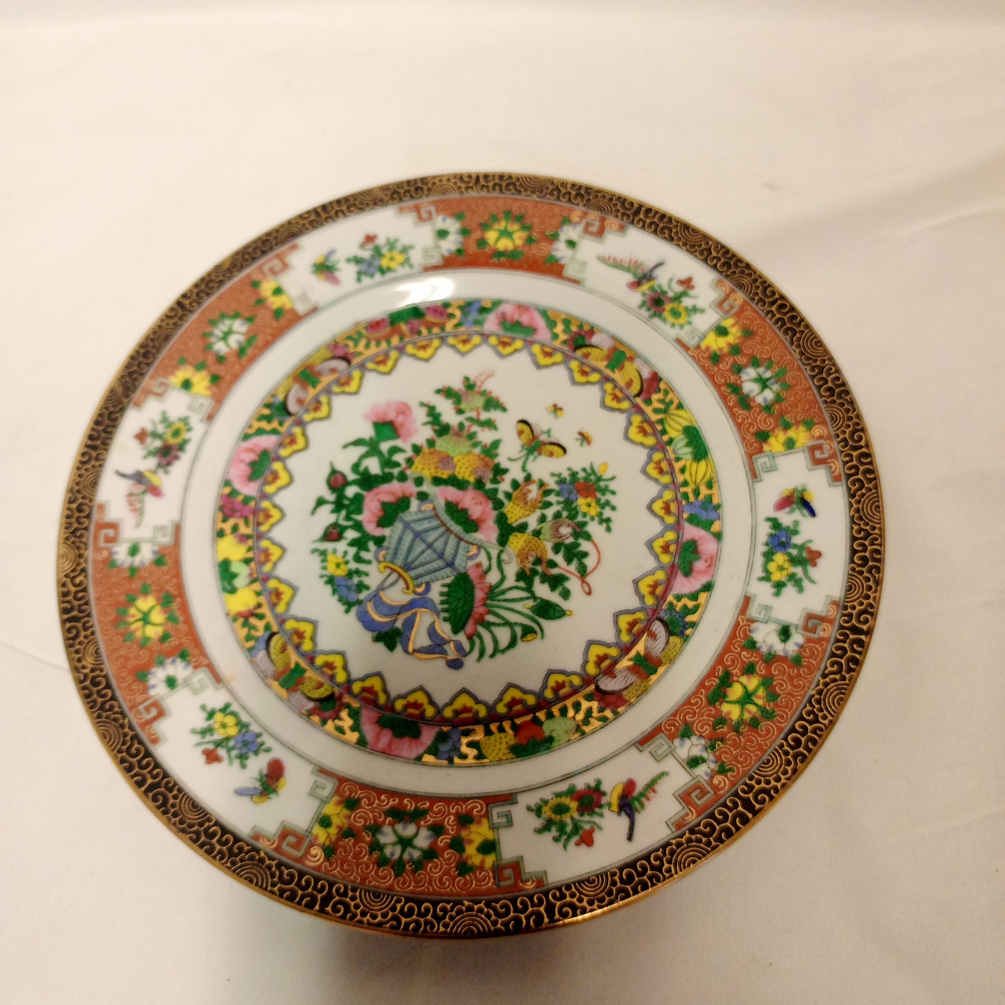 Voir photo 2 de Assiette vintage en porcelaine Assiette vintage en porcelaine État correct reconditionné photo 2