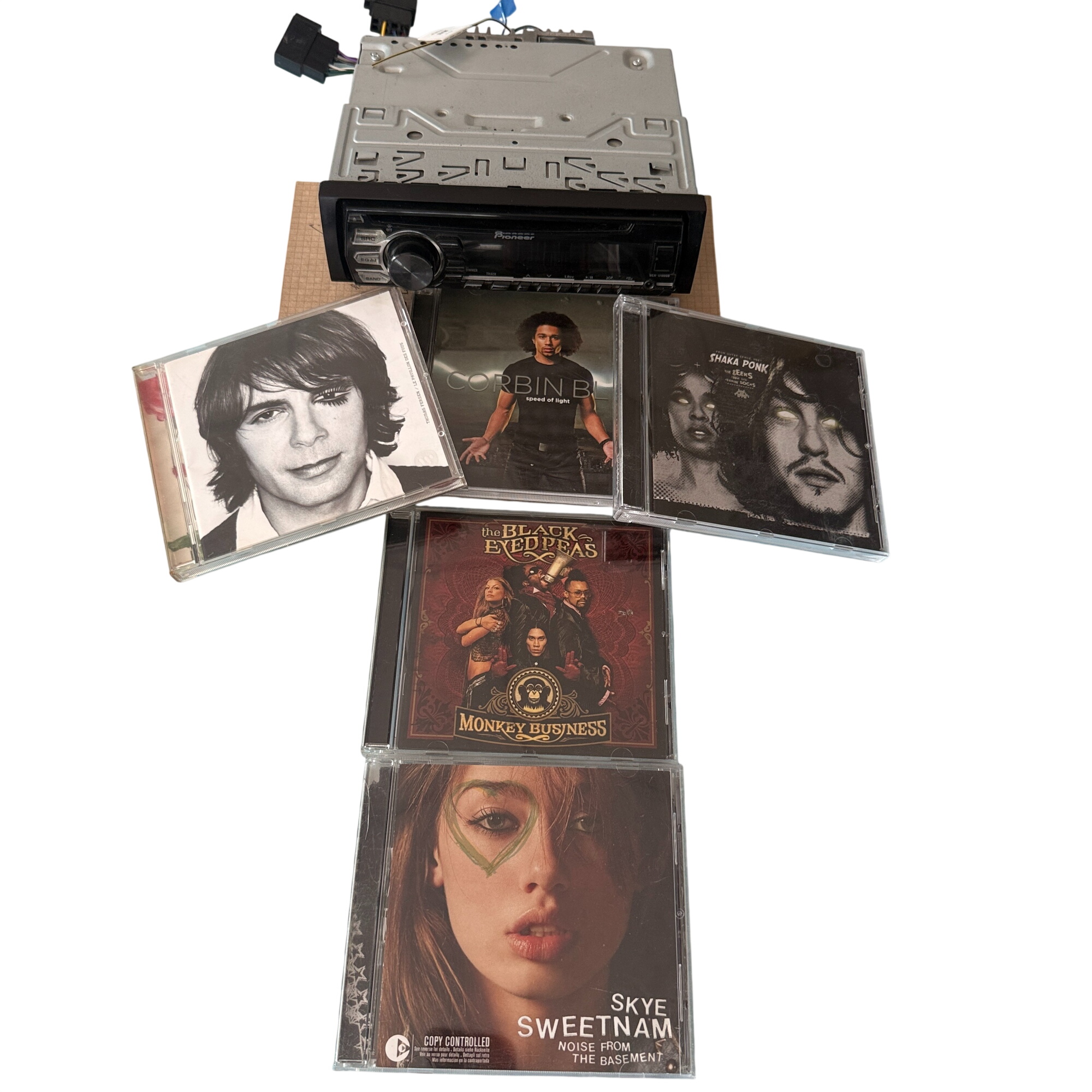 Auto radio Pioneer DEH 1700UB + cd offert Très bon état - 34,99 € Auto radio Pioneer DEH 1700UB + cd offert Très bon état reconditionné disponible sur Label Emmaüs