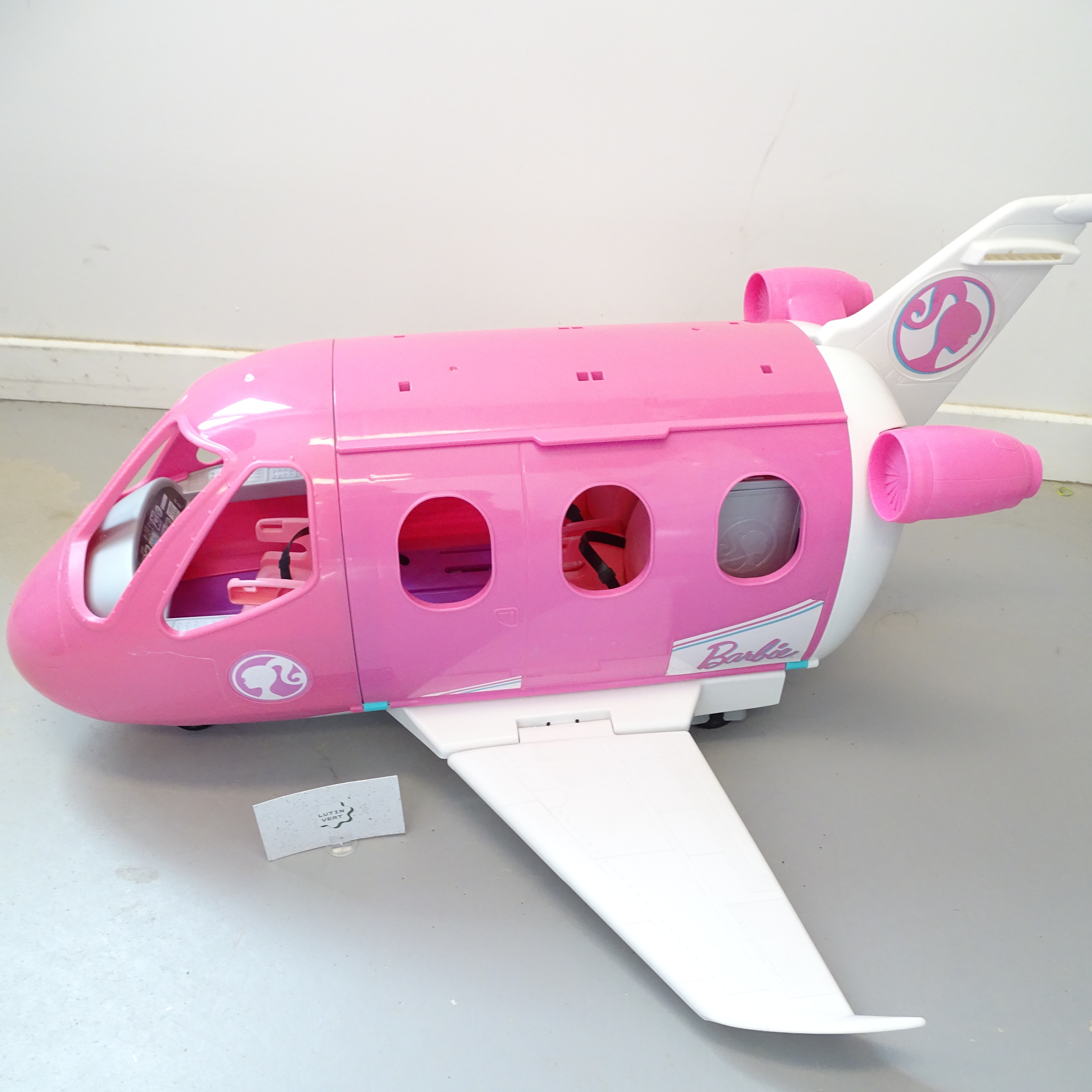 Avion de Barbie MATTEL - Dès 4 ans | Ref 14941 Bon état - 23,00 € Avion de Barbie MATTEL - Dès 4 ans | Ref 14941 Bon état reconditionné disponible sur Label Emmaüs