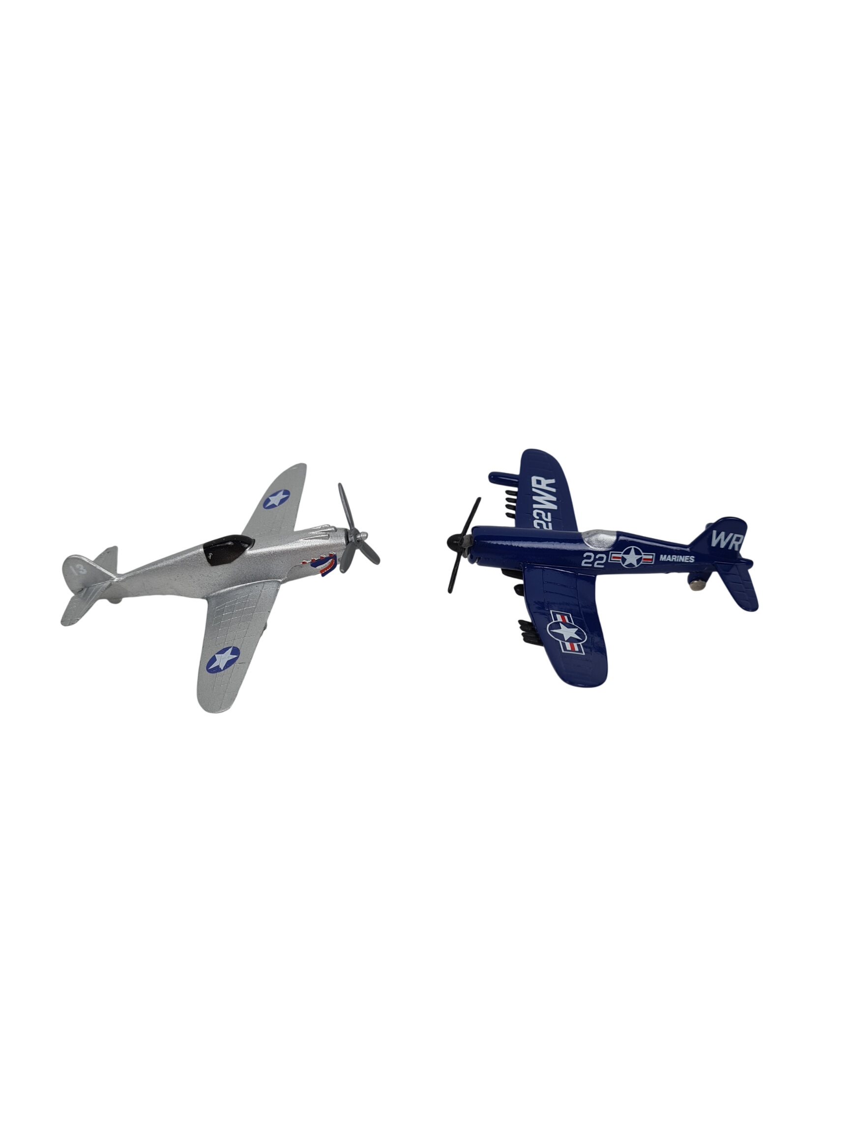 Avion - Lot de 2 Miniature avion de guerre F4U 4 et P 40 en métal - Flying Tiger - 8 cm Bon état - 20,00 € Avion - Lot de 2 Miniature avion de guerre F4U 4 et P 40 en métal - Flying Tiger - 8 cm Bon état reconditionné disponible sur Label Emmaüs
