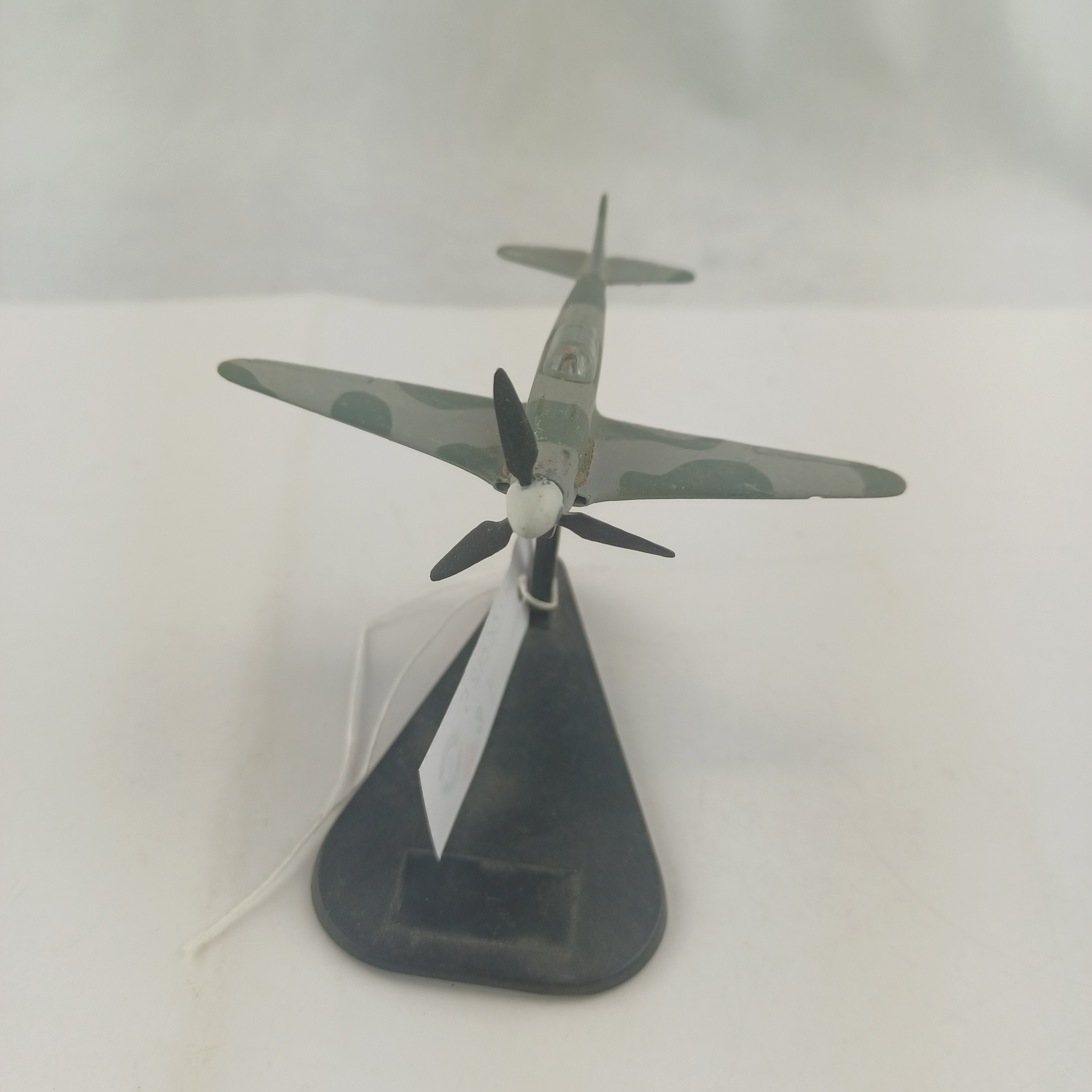Voir photo 2 de Avion militaire miniature Avion militaire miniature Très bon état reconditionné photo 2
