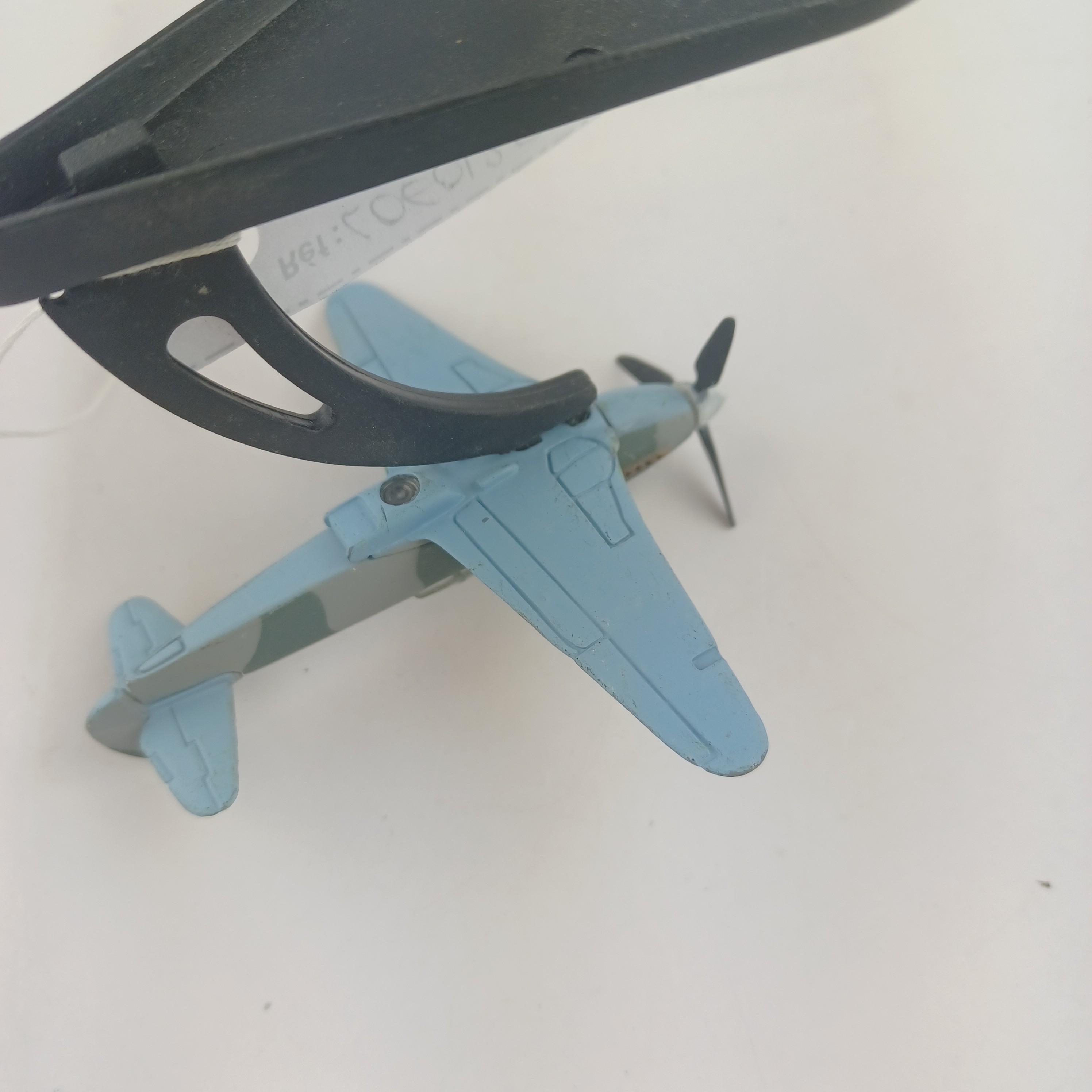 Voir photo 4 de Avion militaire miniature Avion militaire miniature Très bon état reconditionné photo 4