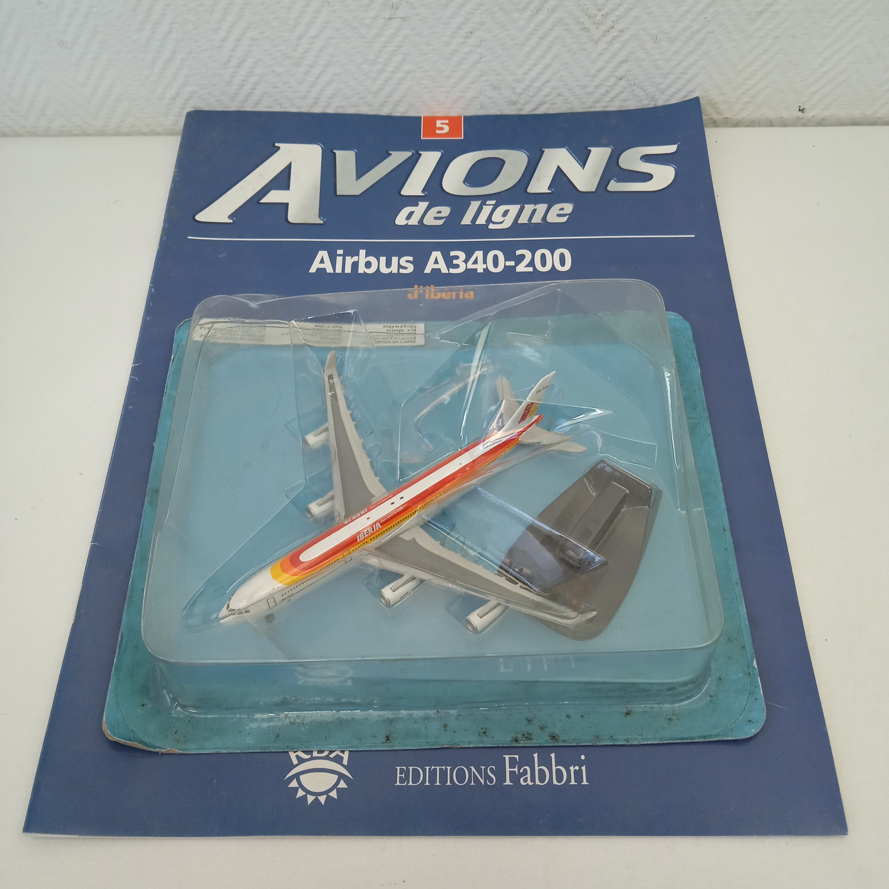 Voir photo 2 de Avion Miniature en Métal Airbus A340-200 Avion Miniature en Métal Airbus A340-200 Bon état reconditionné photo 2