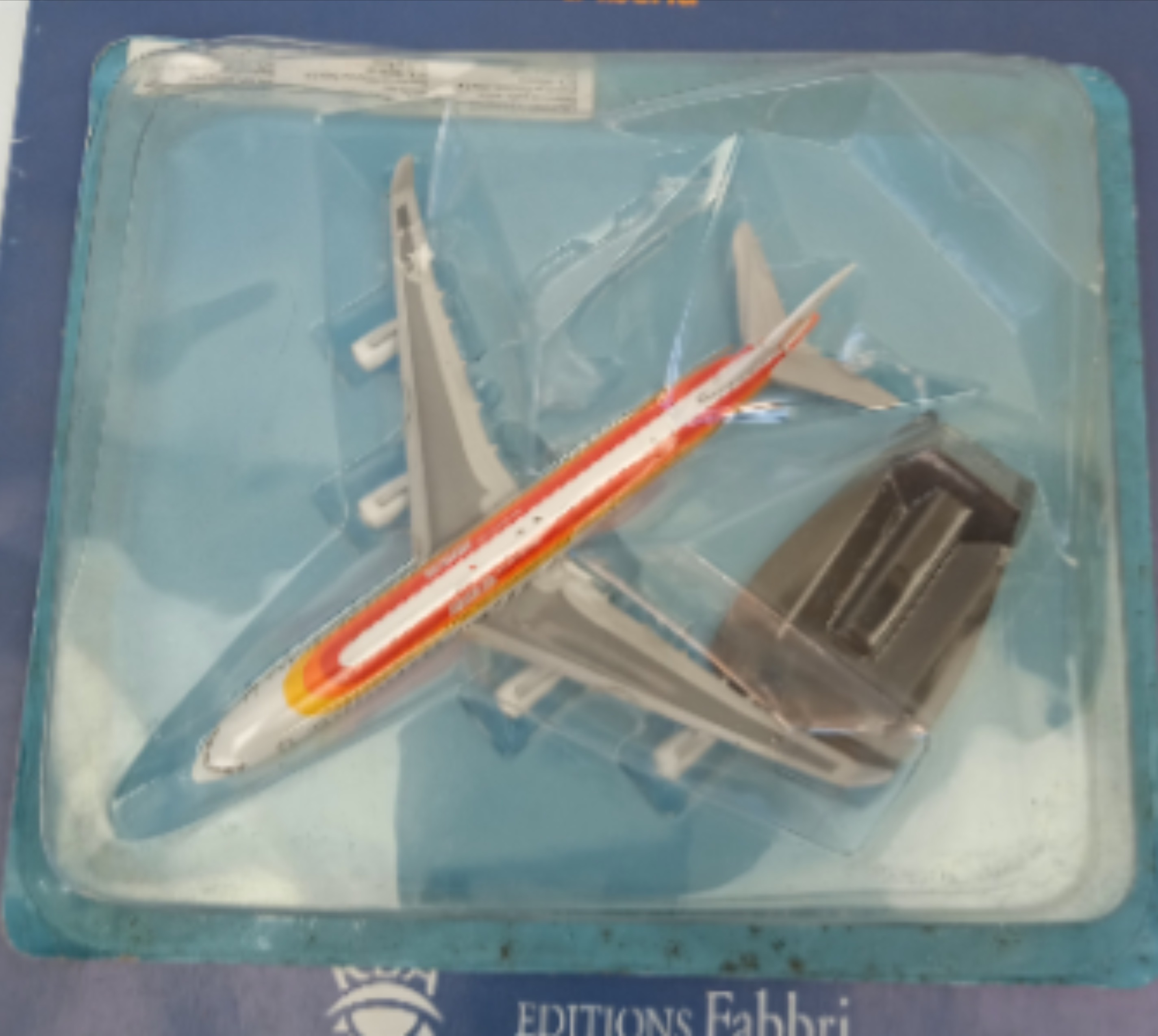 Voir photo 3 de Avion Miniature en Métal Airbus A340-200 Avion Miniature en Métal Airbus A340-200 Bon état reconditionné photo 3