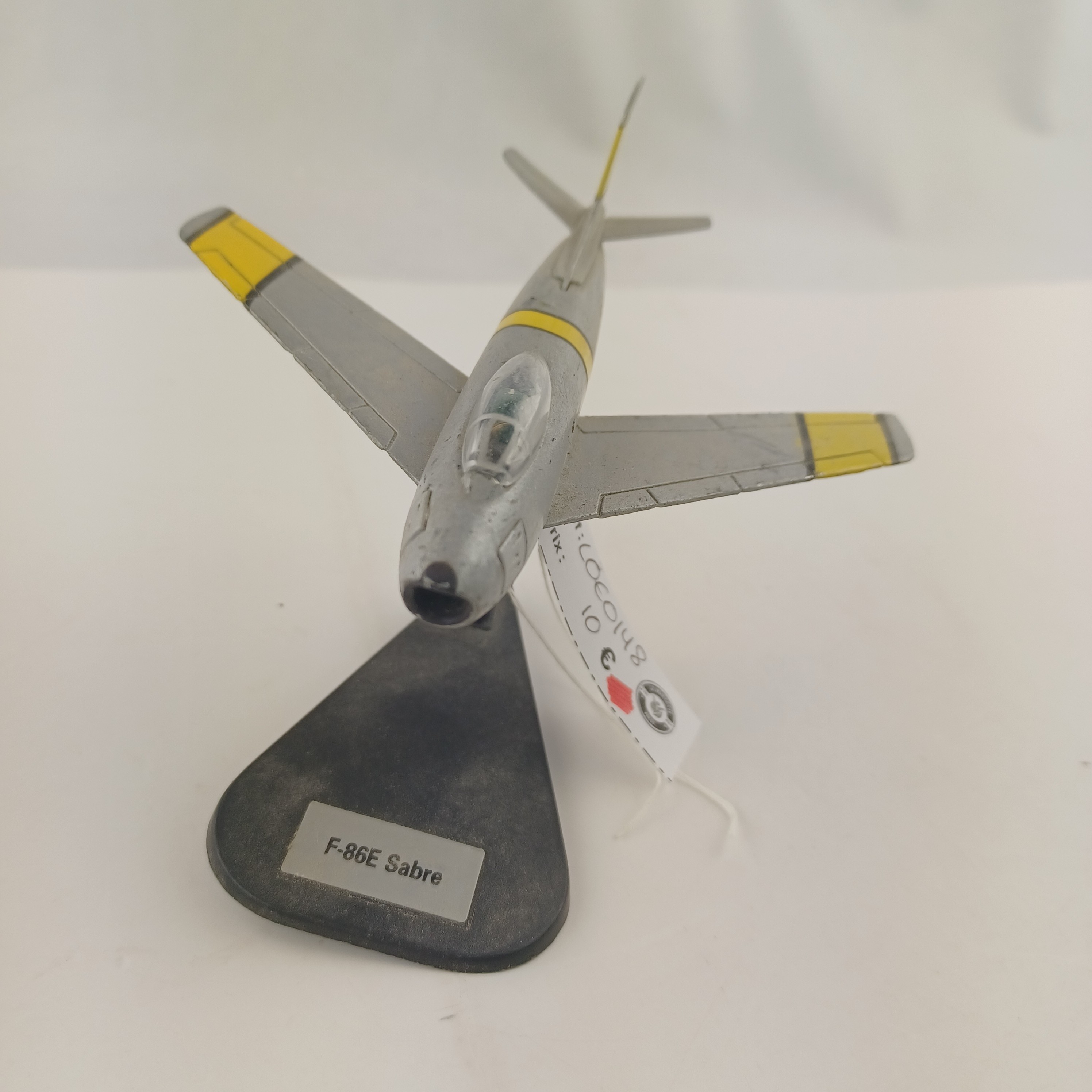 Voir photo 3 de Avion miniature F-86E Sabre Avion miniature F-86E Sabre Bon état reconditionné photo 3