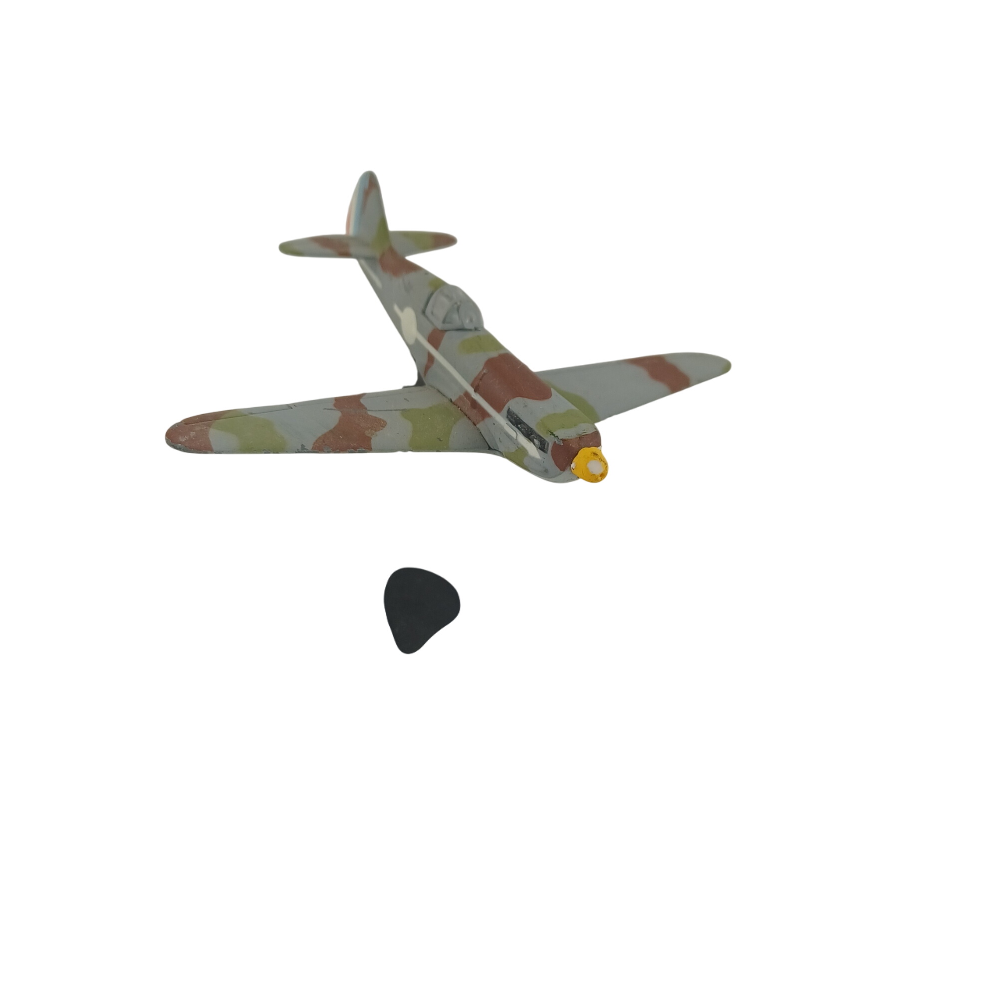 Avion miniature militaire Très bon état - 10,00 € Avion miniature militaire Très bon état reconditionné disponible sur Label Emmaüs