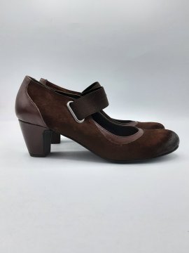 Babies ENZO VERSINI chocolat de seconde main - 15,00 € Babies ENZO VERSINI chocolat de seconde main N/A reconditionné disponible sur Claquettes Market