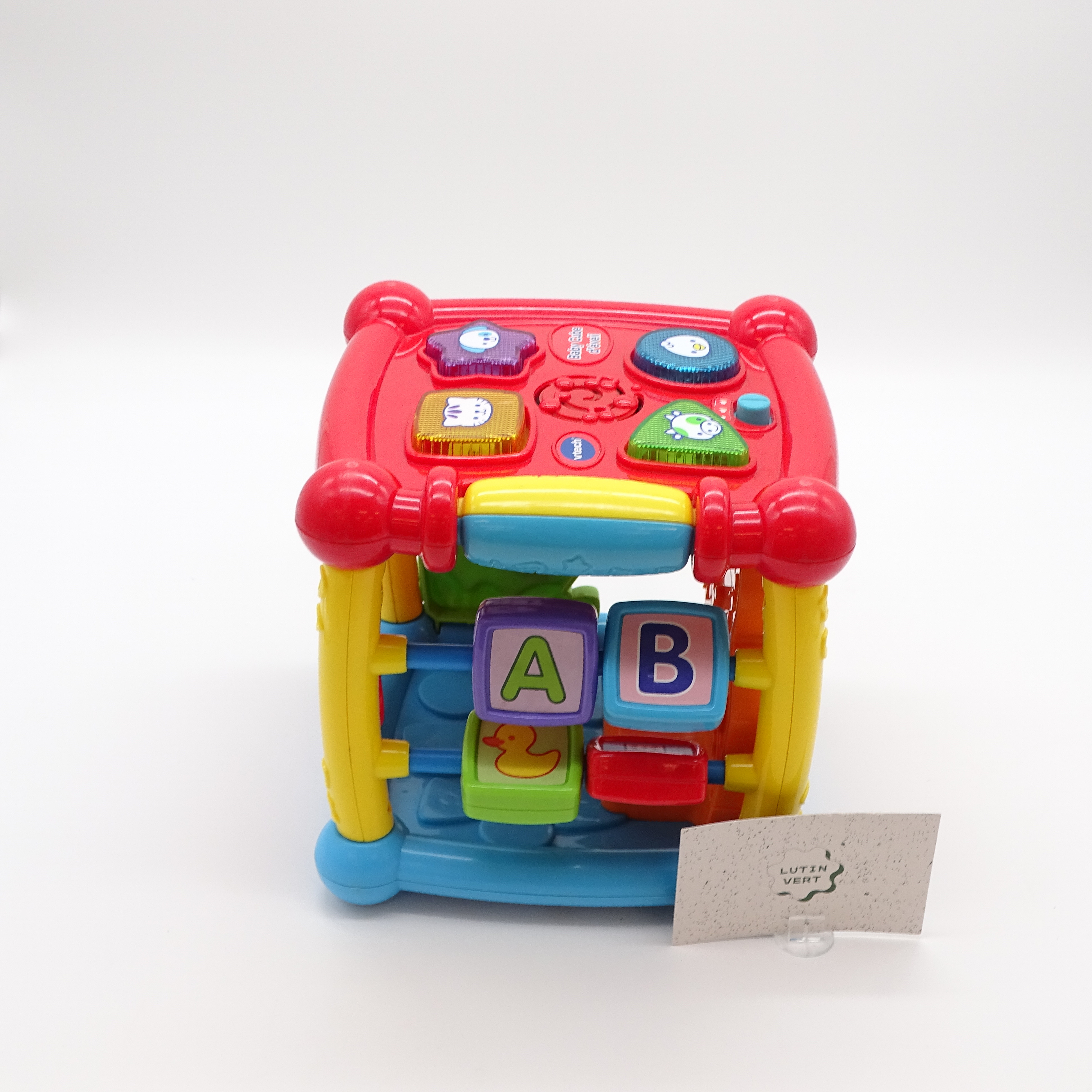 Baby cube d’éveil VTECH - Dès 6 mois | Ref 14923 Très bon état - 13,00 € Baby cube d’éveil VTECH - Dès 6 mois | Ref 14923 Très bon état reconditionné disponible sur Label Emmaüs