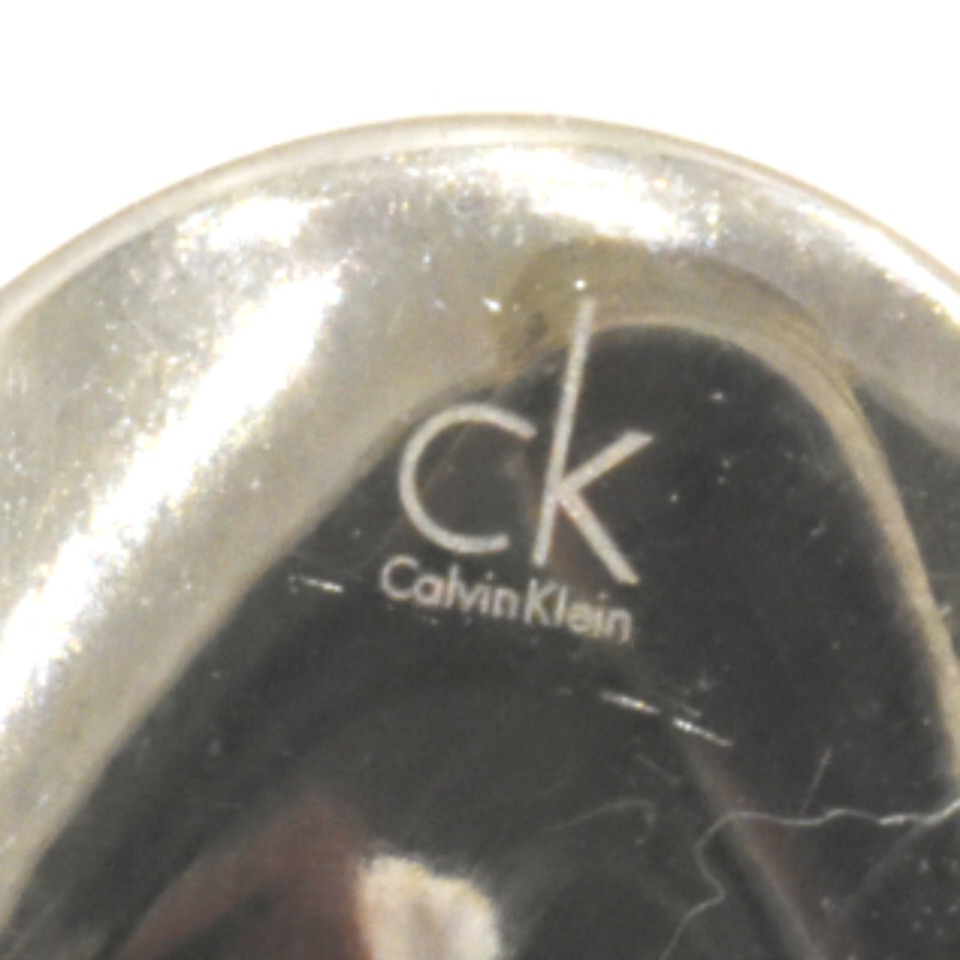 Voir photo 2 de Bague Cabochon Ondulé - Calvin Klein™ Bague Cabochon Ondulé - Calvin Klein™ Bon état reconditionné photo 2
