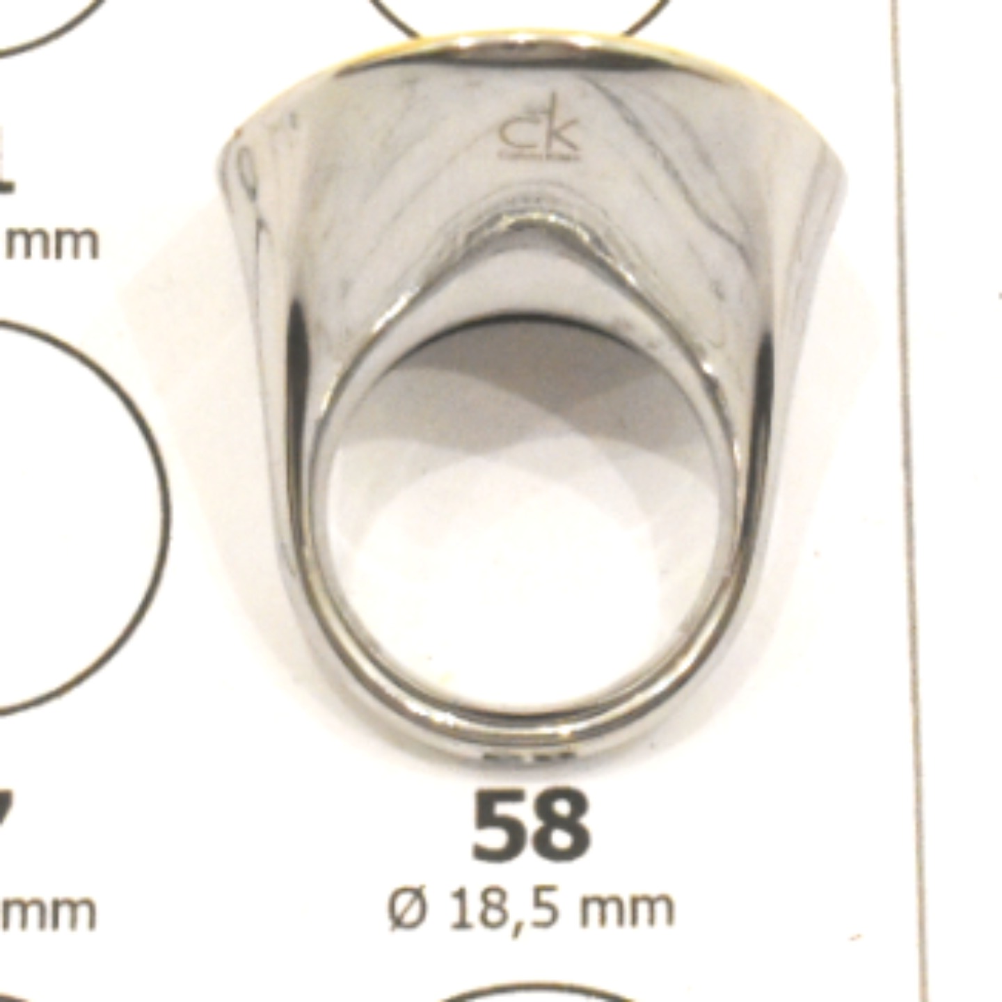 Voir photo 8 de Bague Cabochon Ondulé - Calvin Klein™ Bague Cabochon Ondulé - Calvin Klein™ Bon état reconditionné photo 8