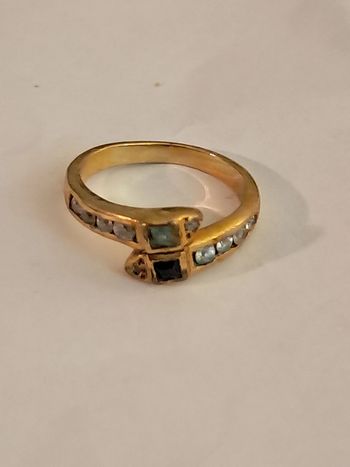 Bague petite taille ancienne plaqué or ruban avec pierres Bon état - alternatives disponibles sur Dero Bague petite taille ancienne plaqué or ruban avec pierres Bon état reconditionné (offre indisponible)
