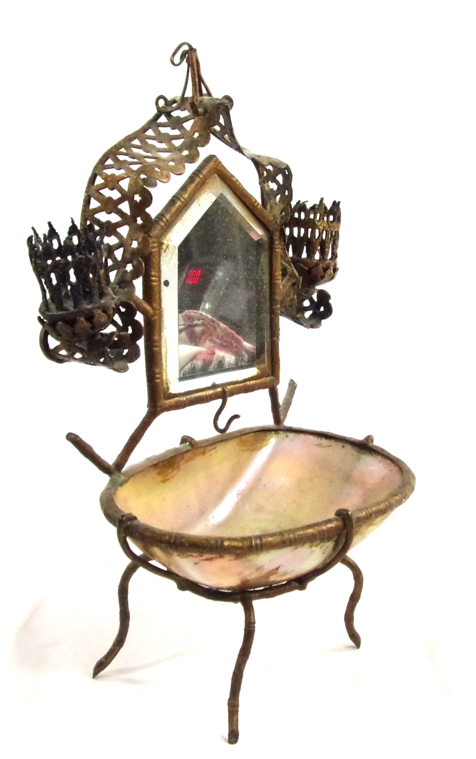 Voir photo 3 de Baguier ancien nacre et Laiton avec miroir biseauté fin XIXème siècleNapoléon III Baguier ancien nacre et Laiton avec miroir biseauté fin XIXème siècleNapoléon III Bon état reconditionné photo 3