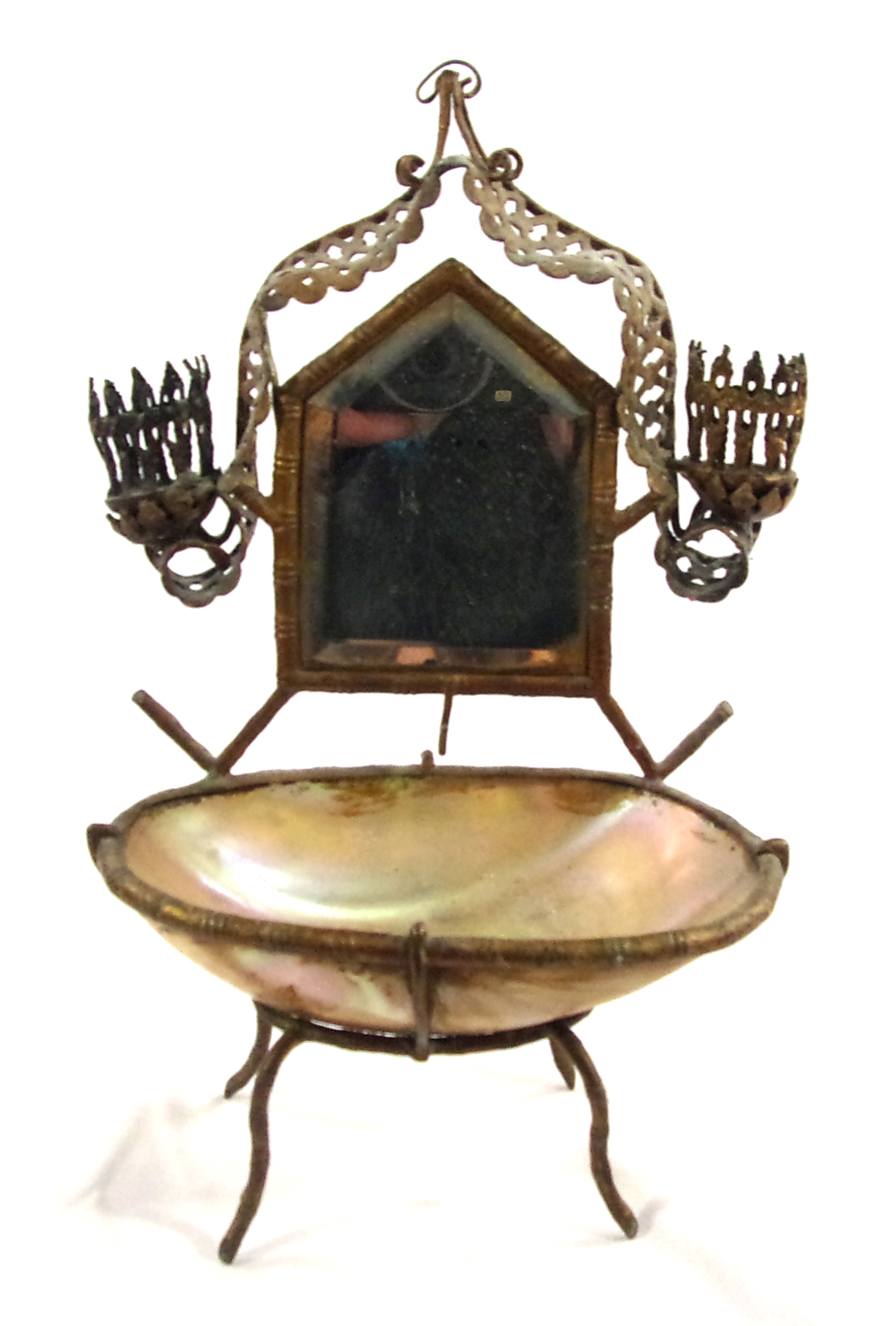 Baguier ancien nacre et Laiton avec miroir biseauté fin XIXème siècleNapoléon III Bon état - 90,00 € Baguier ancien nacre et Laiton avec miroir biseauté fin XIXème siècleNapoléon III Bon état reconditionné disponible sur Label Emmaüs