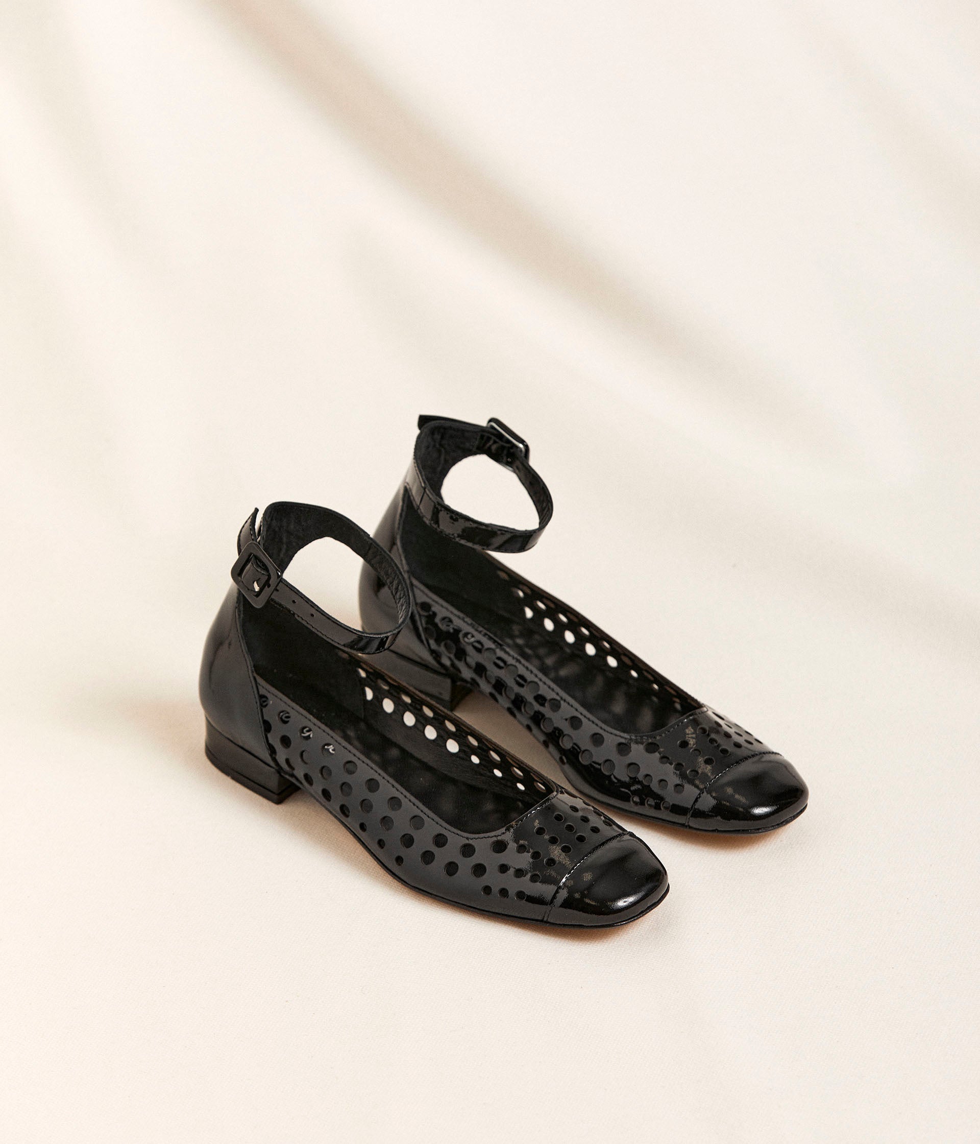 BALLERINE CHARLA NOIR Seconde chance - 56,00 € BALLERINE CHARLA NOIR Seconde chance Mellow Yellow reconditionné disponible sur Claquettes Market