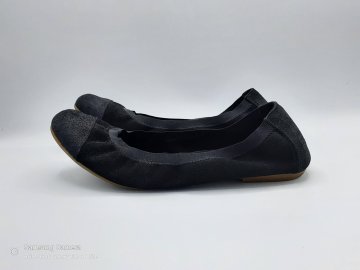 Ballerine cuir nubuck noir SAN MARINA T40 de seconde main - 19,00 € Ballerine cuir nubuck noir SAN MARINA T40 de seconde main reconditionné disponible sur Claquettes Market