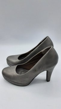 BALLERINE TALON CUIR GRIS FONCE GRANDS BOULEVARDS DE SECONDE MAIN - 15,00 € BALLERINE TALON CUIR GRIS FONCE GRANDS BOULEVARDS DE SECONDE MAIN reconditionné disponible sur Claquettes Market