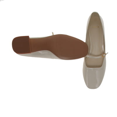 Voir photo 3 de Ballerines écrues à talons 4 cm - Femme - MNG - Pointure 35 Ballerines écrues à talons 4 cm - Femme - MNG - Pointure 35 Très bon état reconditionné photo 3