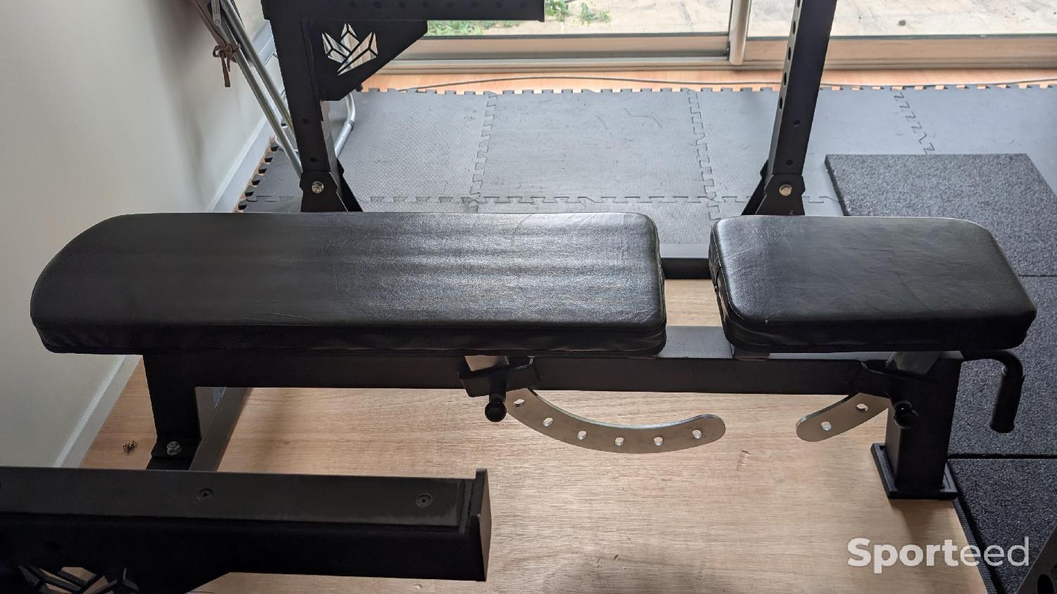 Banc de musculation professionnel GORILLA SPORTS - Banc multi-incliné Noir en acier avec charge maximale de 250 kg Très bon état Gorilla Sports reconditionné disponible sur Sporteed