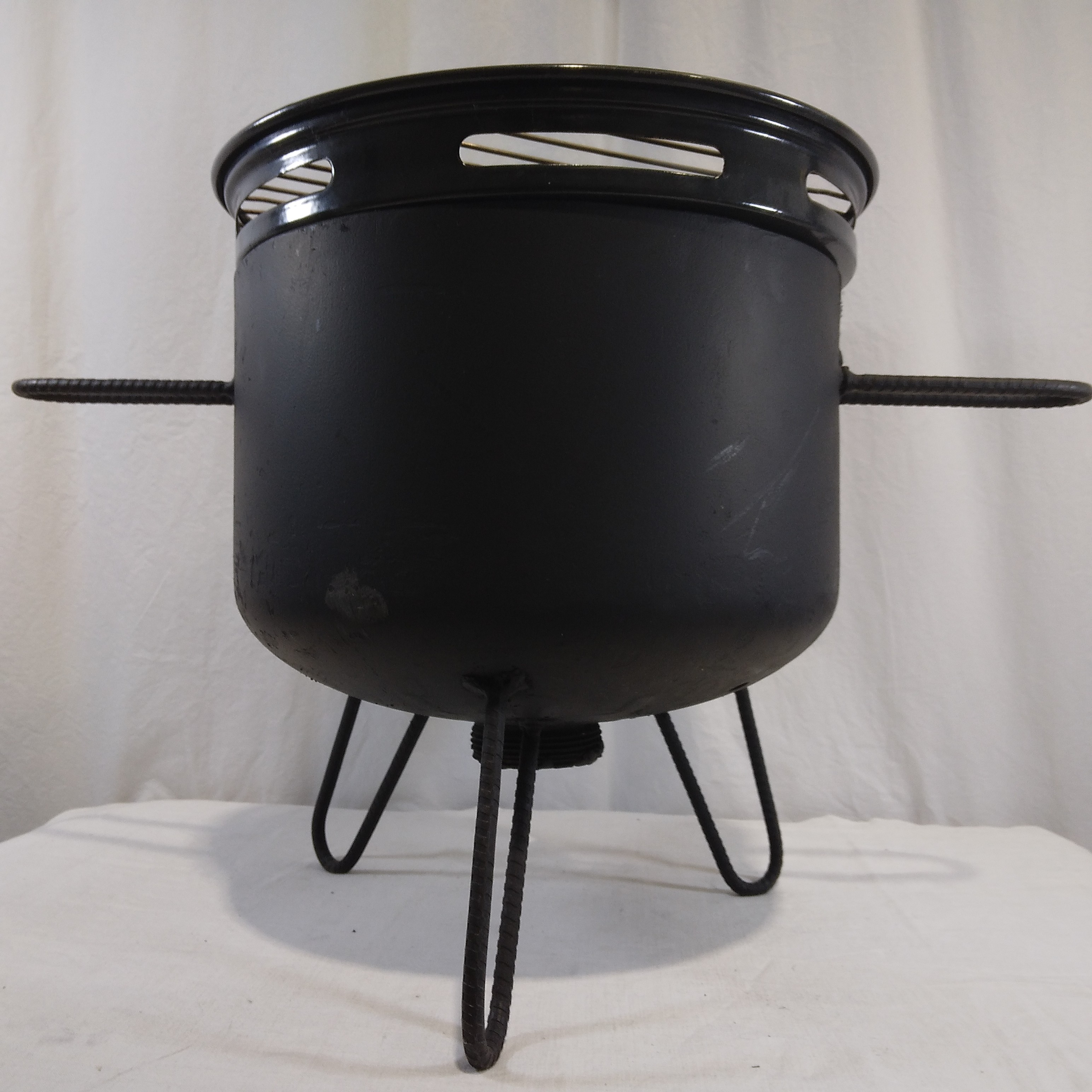 Voir photo 2 de Barbecue artisanal à partir d'une bouteille de gaz Barbecue artisanal à partir d'une bouteille de gaz Très bon état reconditionné photo 2