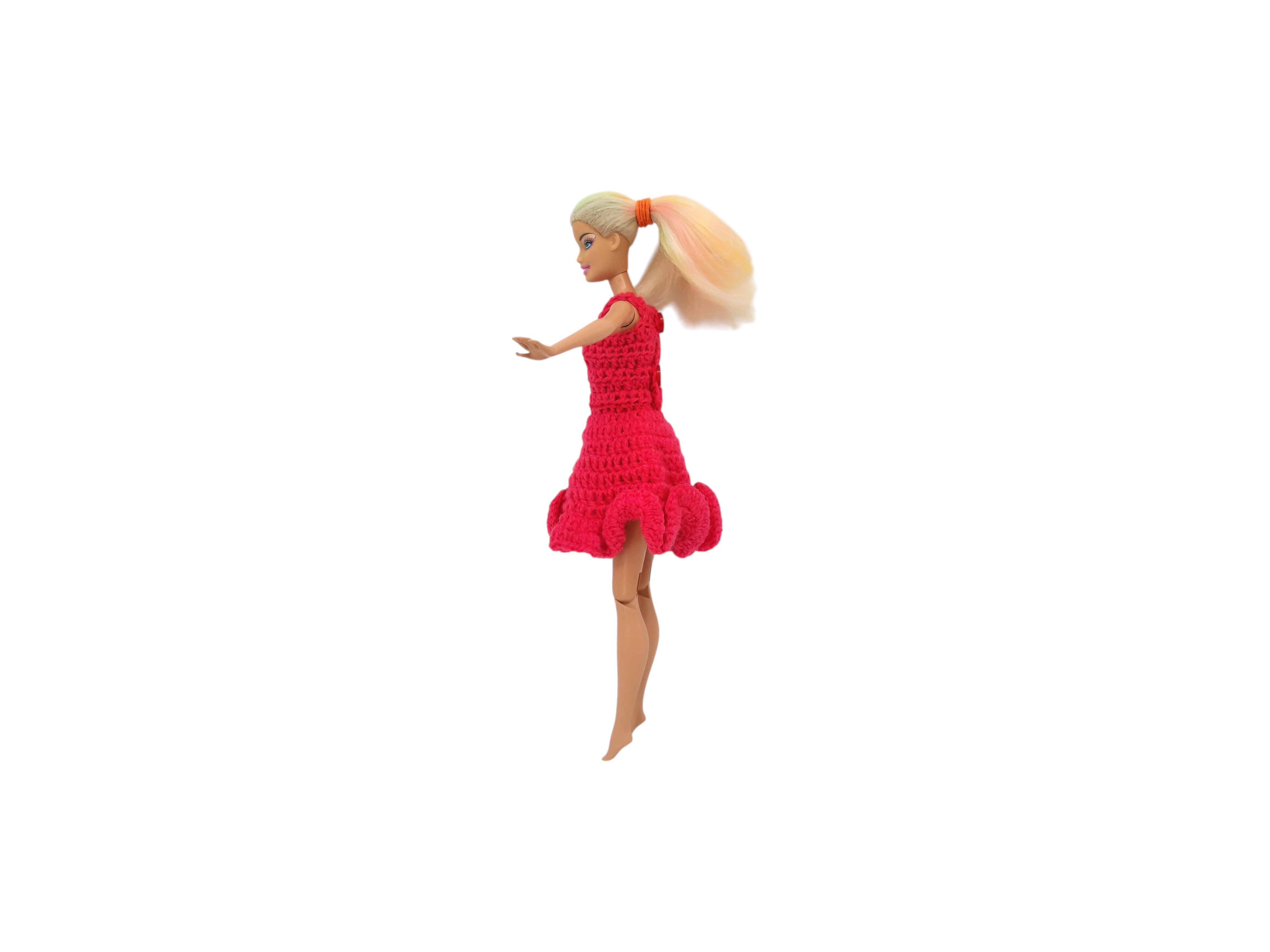 Voir photo 4 de Barbie et différentes tenues Barbie et différentes tenues Très bon état reconditionné photo 4