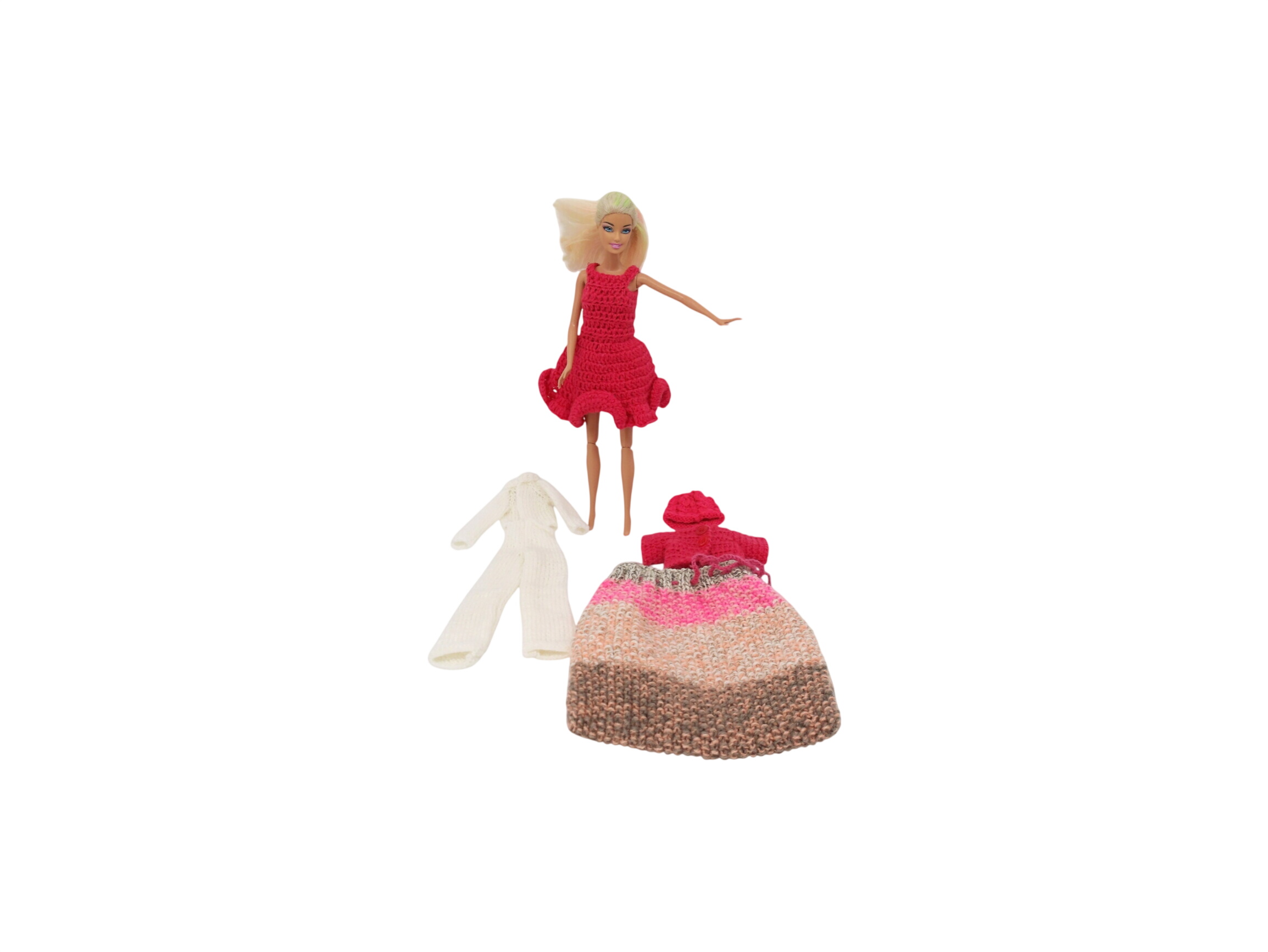 Acheter Barbie et différentes tenues Très bon état - 11,90 € Barbie et différentes tenues Très bon état reconditionné disponible sur Label Emmaüs