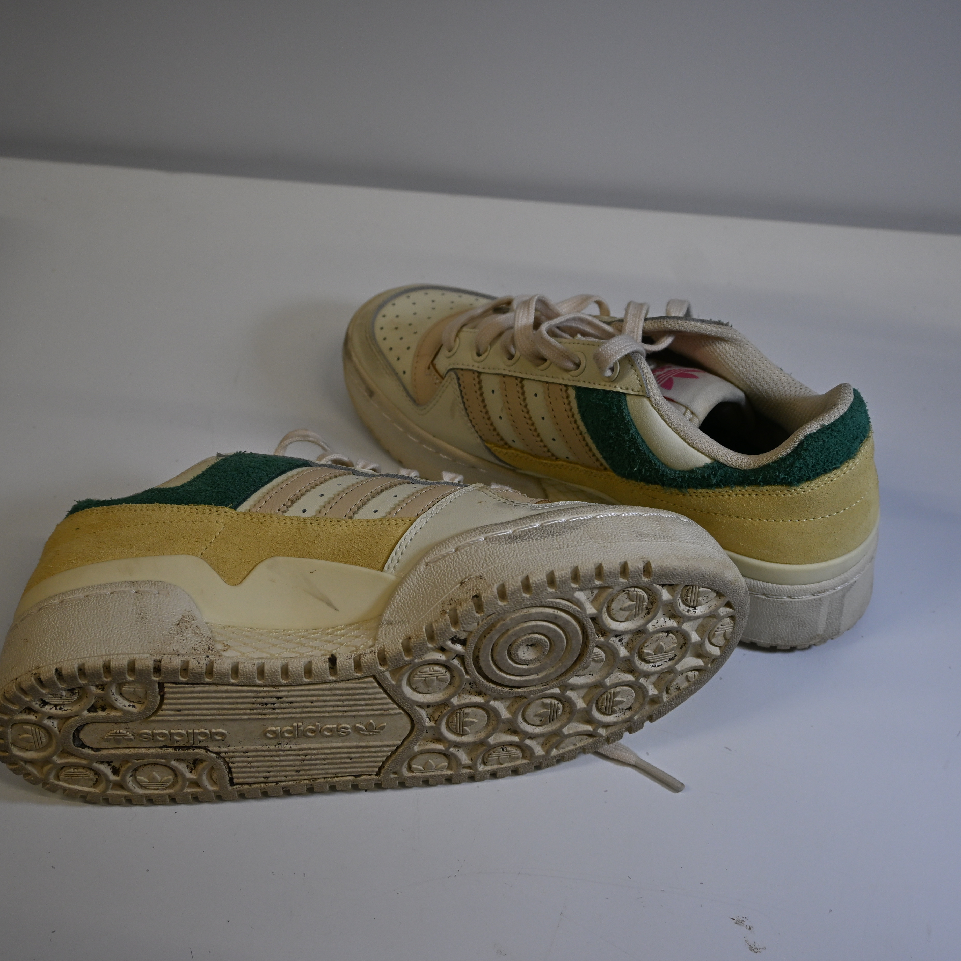 Voir photo 2 de Basket Adidas Forum Bold Cloud 39 1/3 Basket Adidas Forum Bold Cloud 39 1/3 Très bon état reconditionné photo 2