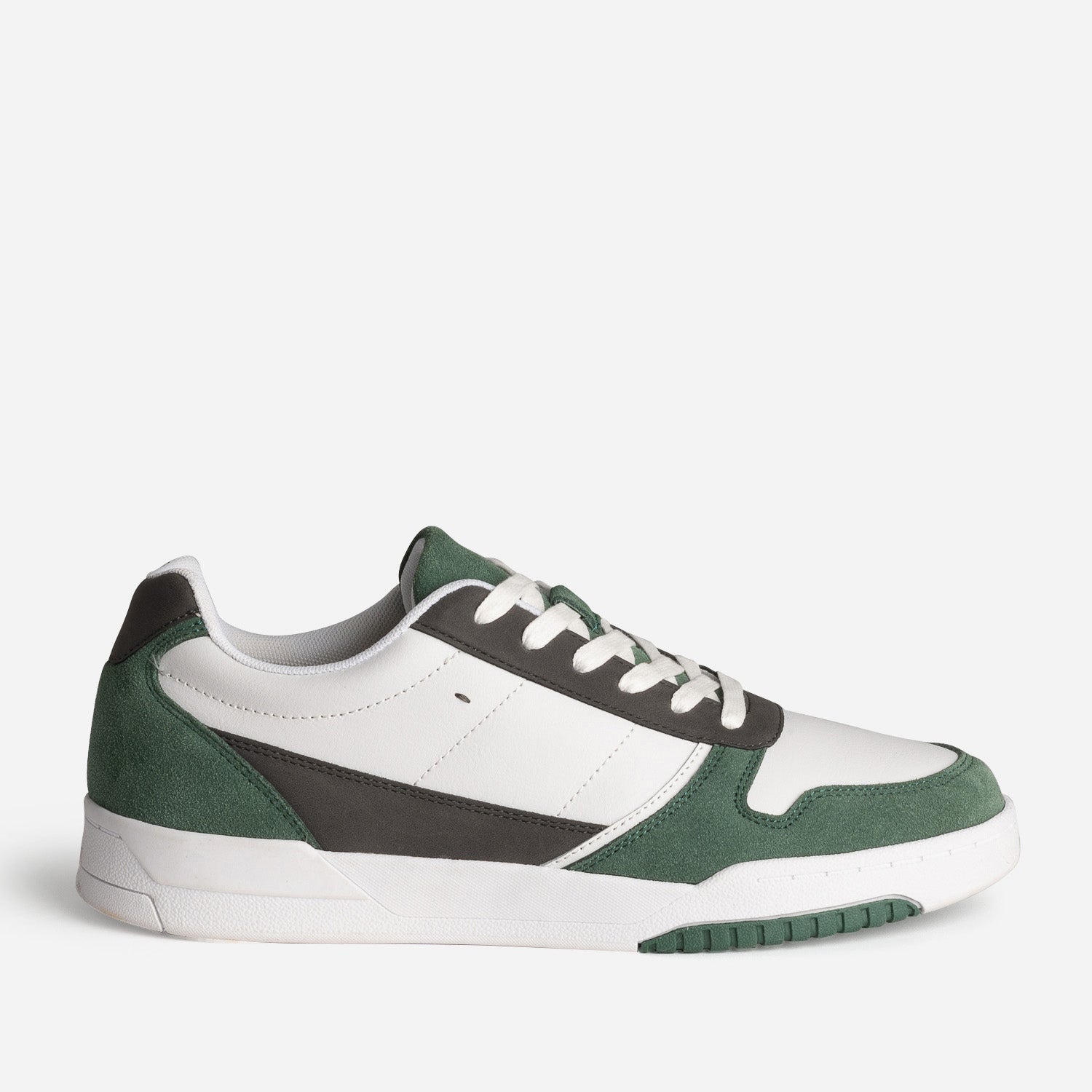BASKET DOM BLANC Seconde chance - 39,99 € BASKET DOM BLANC Seconde chance Eram reconditionné disponible sur Claquettes Market