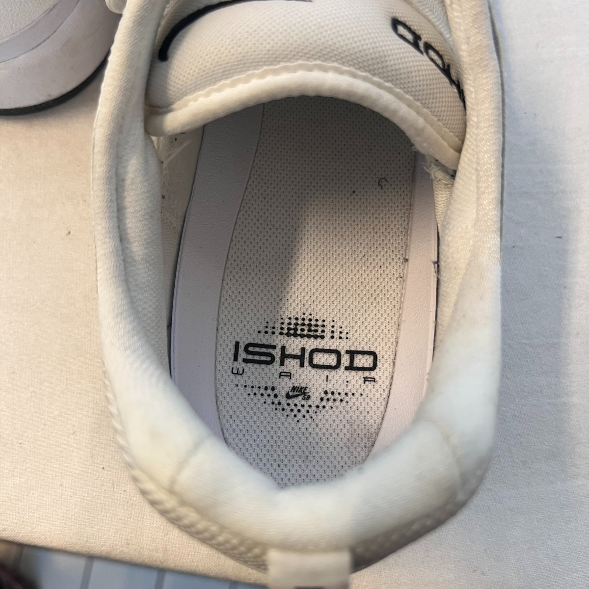 Voir photo 2 de Basket " Ishod Wair Premium Blanc", Nike sb, taille 45.5 Basket " Ishod Wair Premium Blanc", Nike sb, taille 45.5 Très bon état reconditionné photo 2