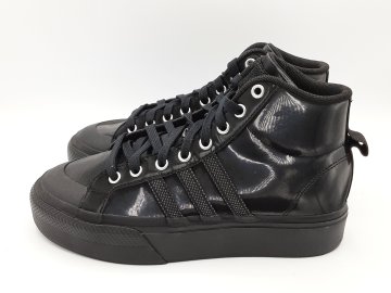 Acheter Basket montantes noir Adidas 38 2/3 de seconde main Parfait état - 30,00 € Basket montantes noir Adidas 38 2/3 de seconde main Parfait état Adidas reconditionné disponible sur Claquettes Market