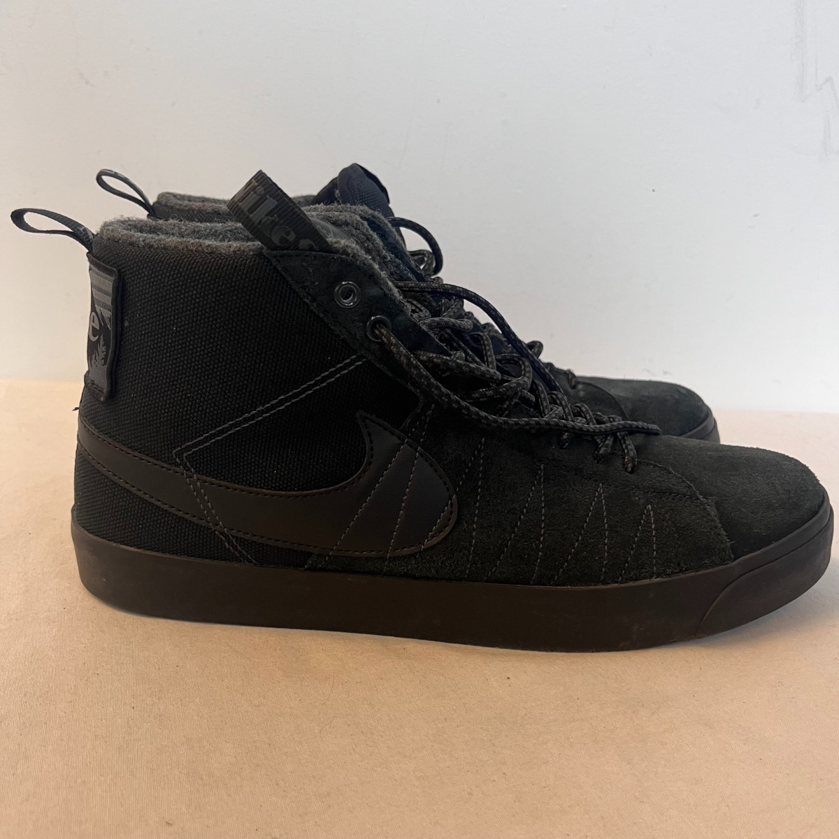 Voir photo 2 de Basket noir Nike SB, taille 45.5 Basket noir Nike SB, taille 45.5 Très bon état reconditionné photo 2