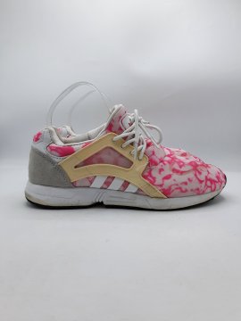 Baskets ADIDAS roses de seconde main Bon état - 15,00 € Baskets ADIDAS roses de seconde main Bon état Adidas reconditionné disponible sur Claquettes Market