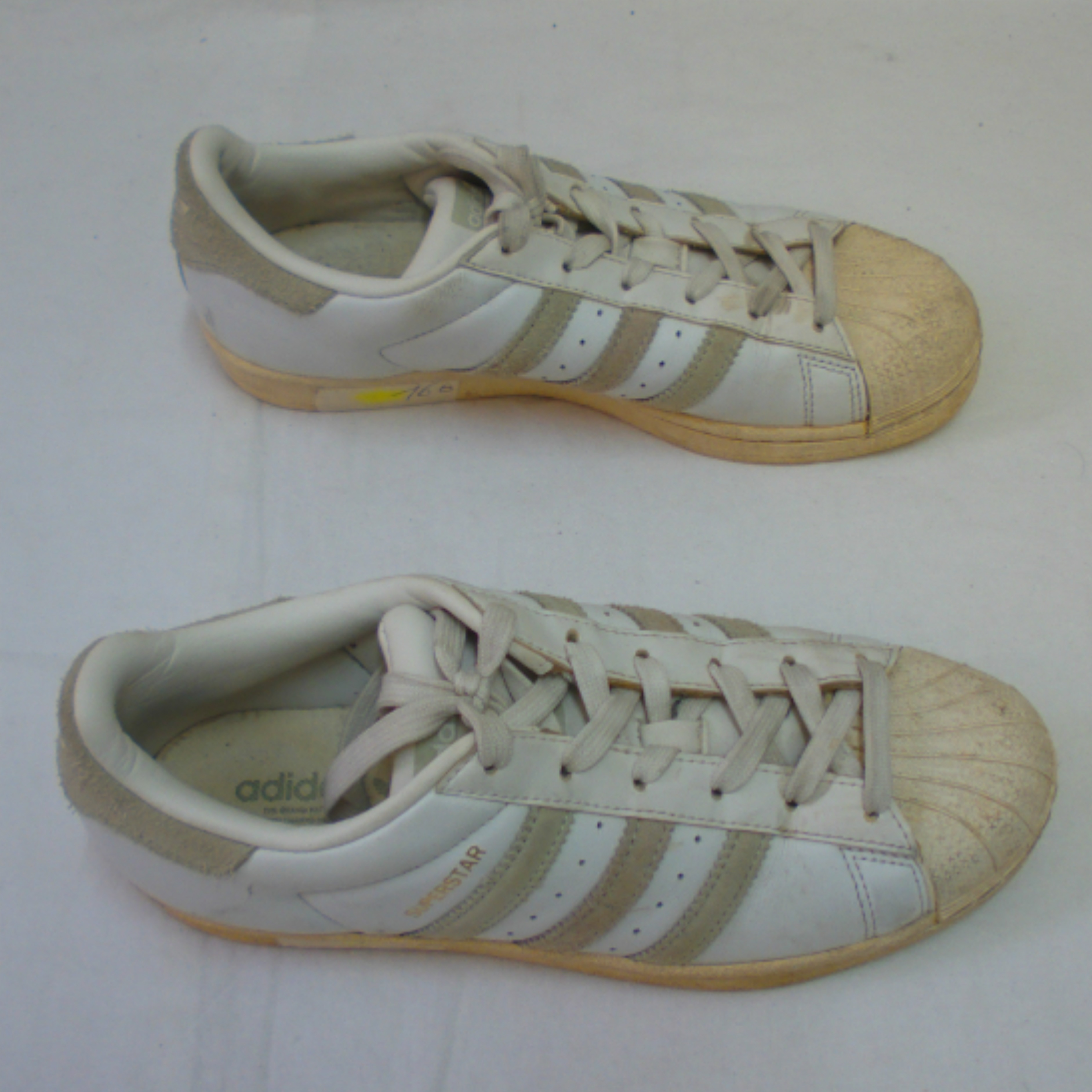 Voir photo 6 de Baskets ADIDAS, superstar blanches et bandes grises, pointure 38 Baskets ADIDAS, superstar blanches et bandes grises, pointure 38 Bon état reconditionné photo 6