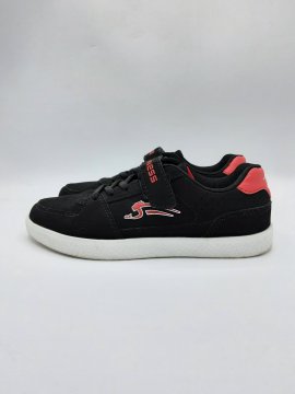 Baskets AIRNESS noires de seconde main Très bon état - 10,00 € Baskets AIRNESS noires de seconde main Très bon état Airness reconditionné disponible sur Claquettes Market